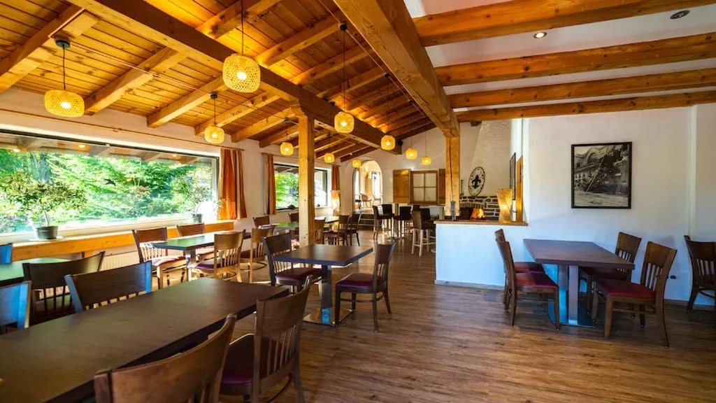 Restaurant/places to eat in Parkhotel Sonnenhof