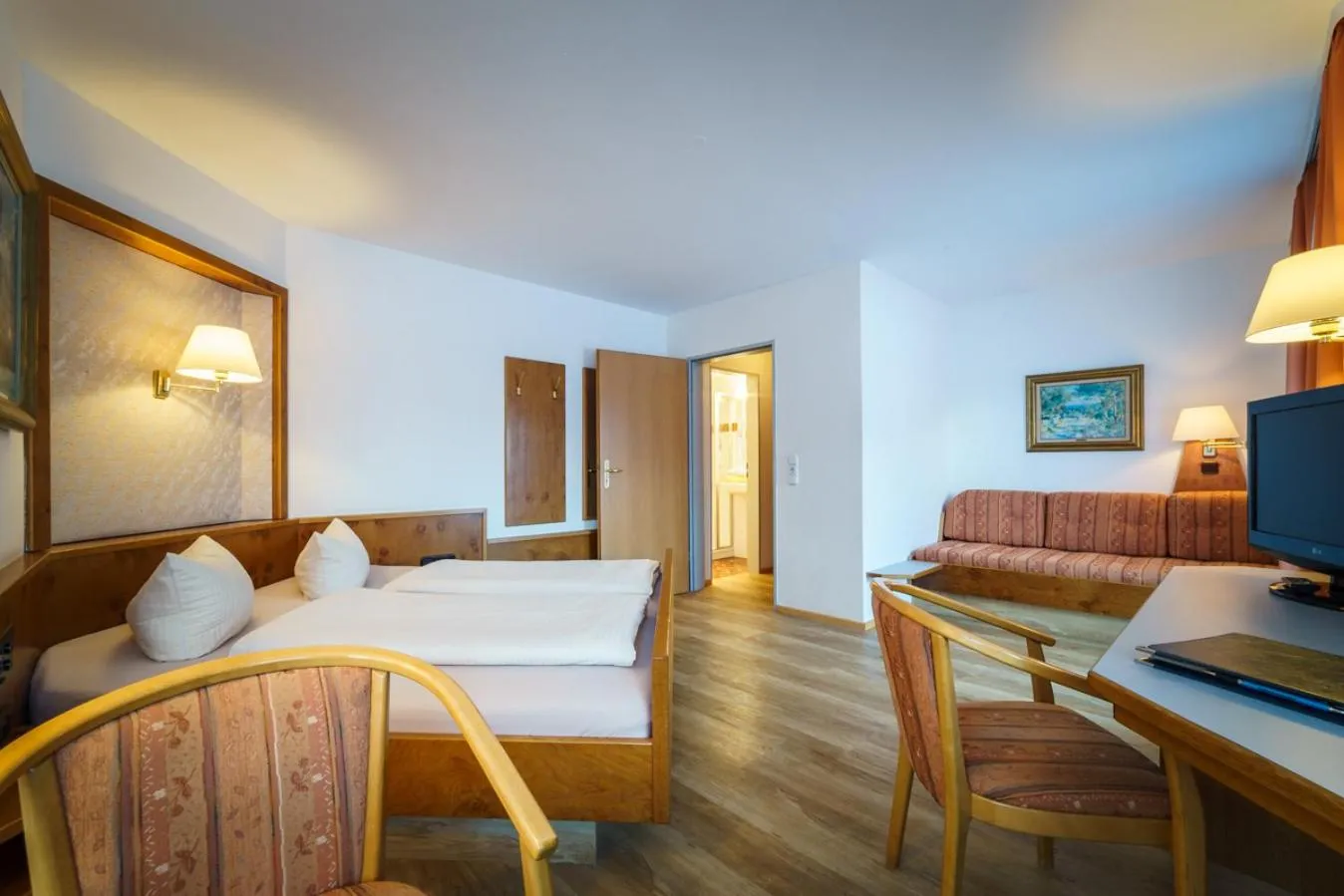 Photo of the whole room, Bed in Parkhotel Sonnenhof