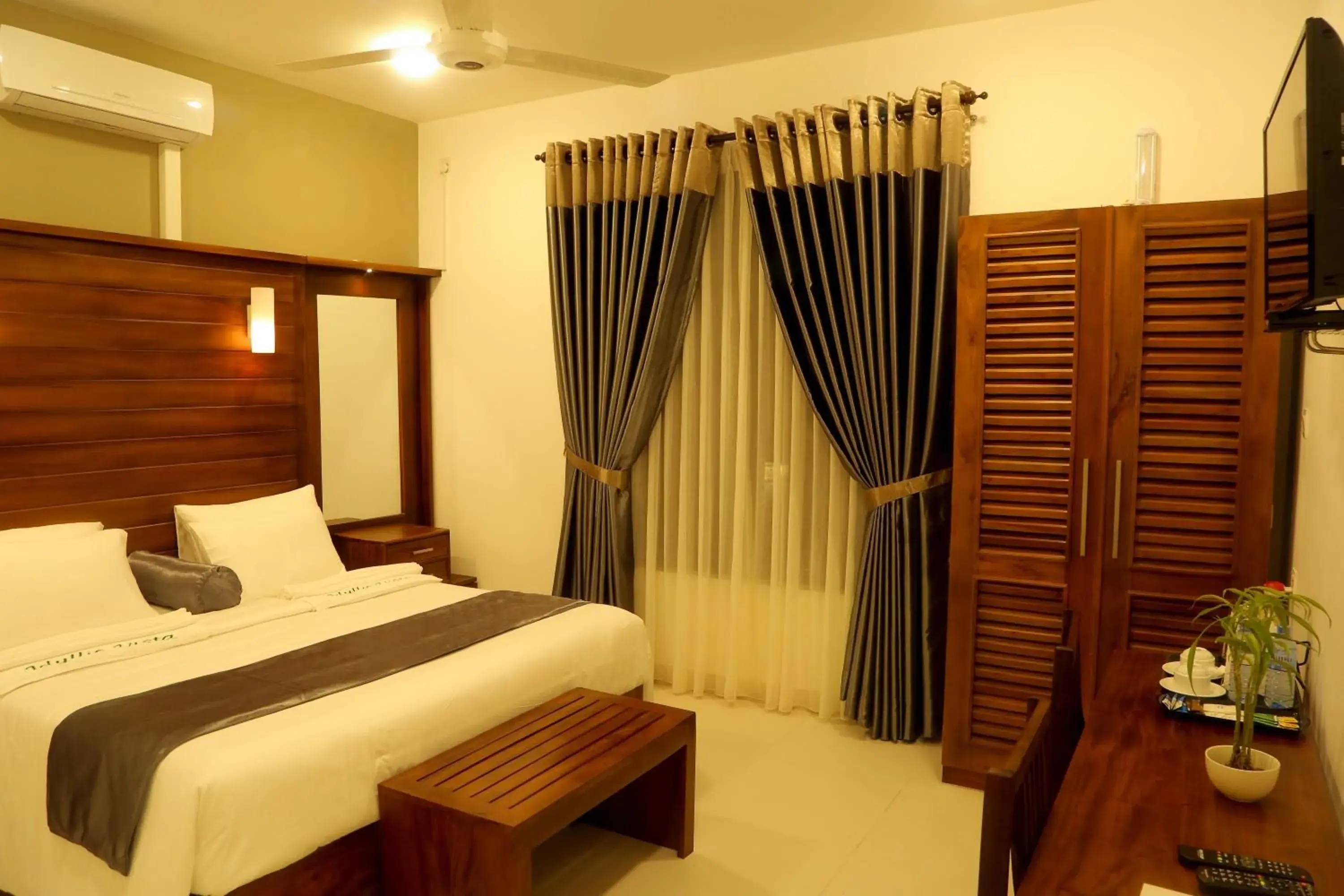 Deluxe Double Room - single occupancy in Idyllic Vista Deluxe Double Room - single occupancy in Idyllic Vista