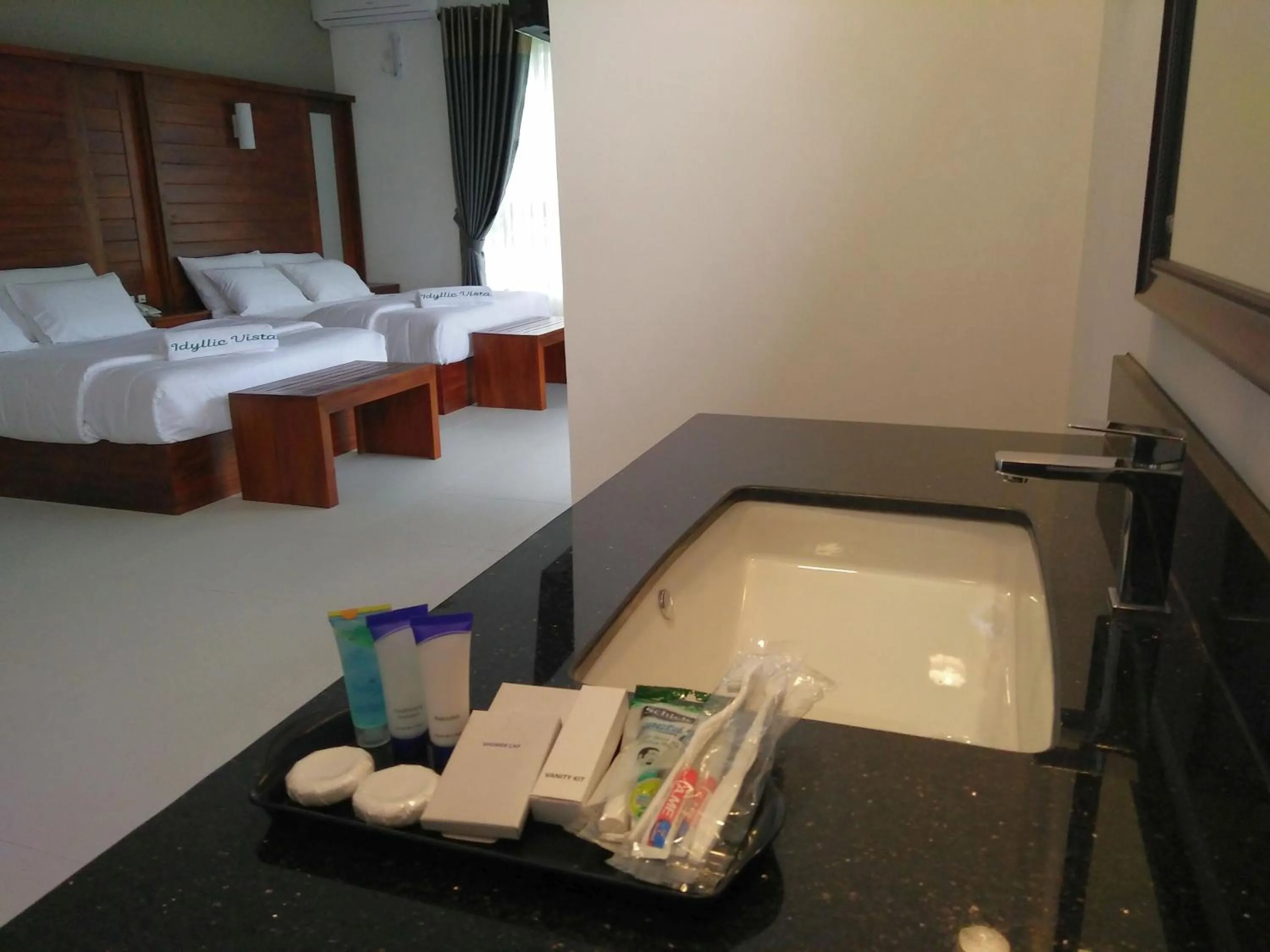 Bathroom, Bed in Idyllic Vista