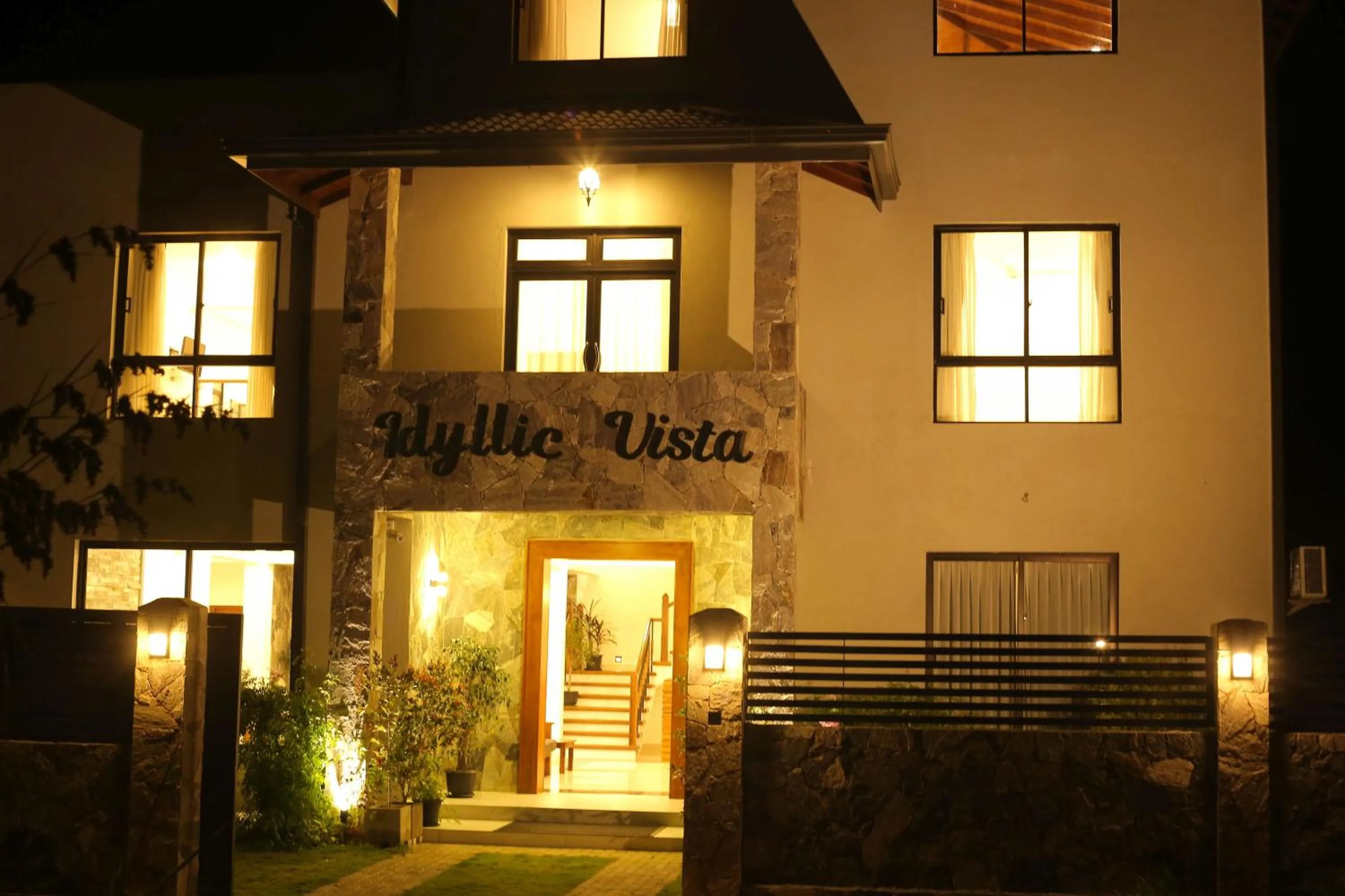 Facade/entrance in Idyllic Vista