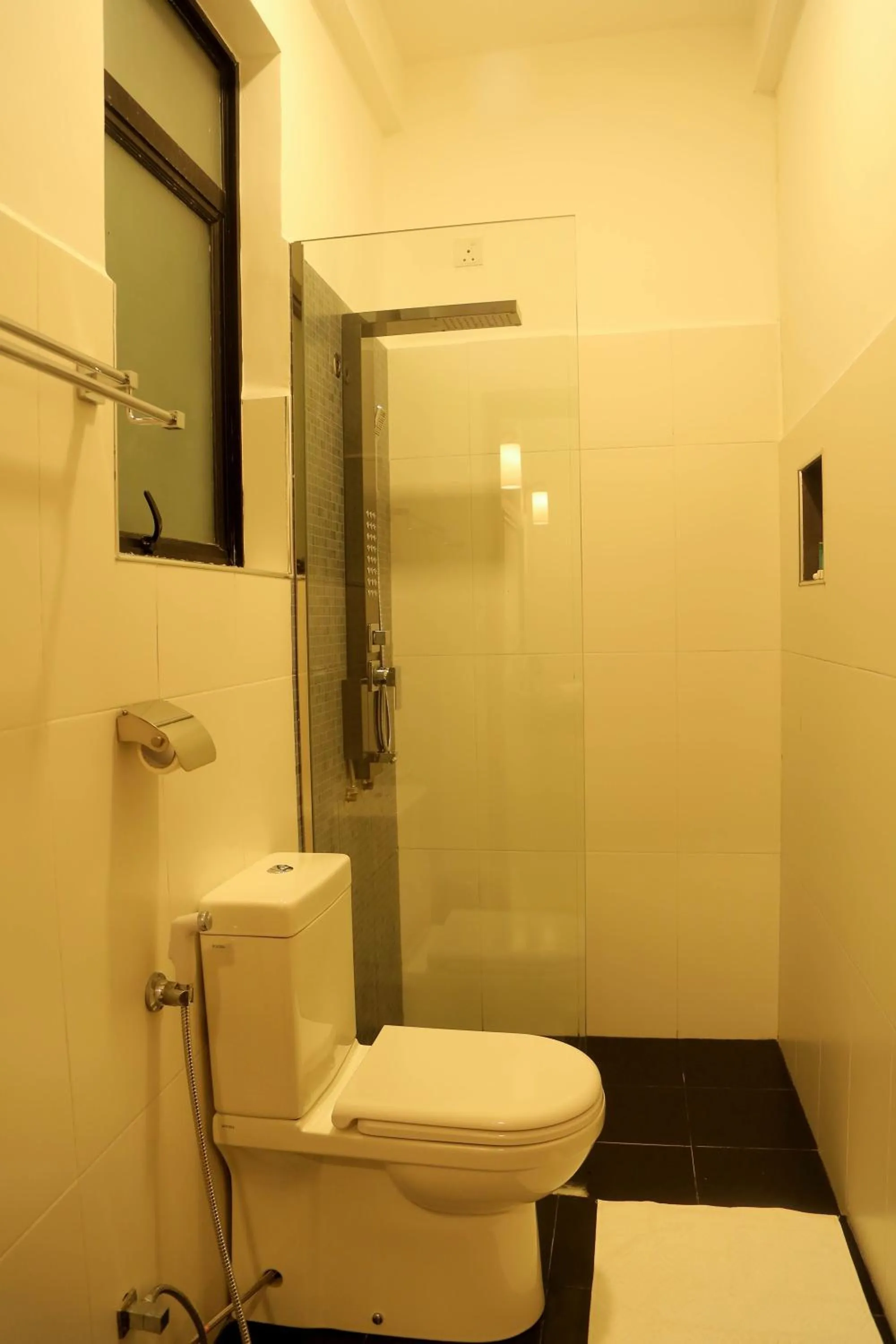 Shower in Idyllic Vista
