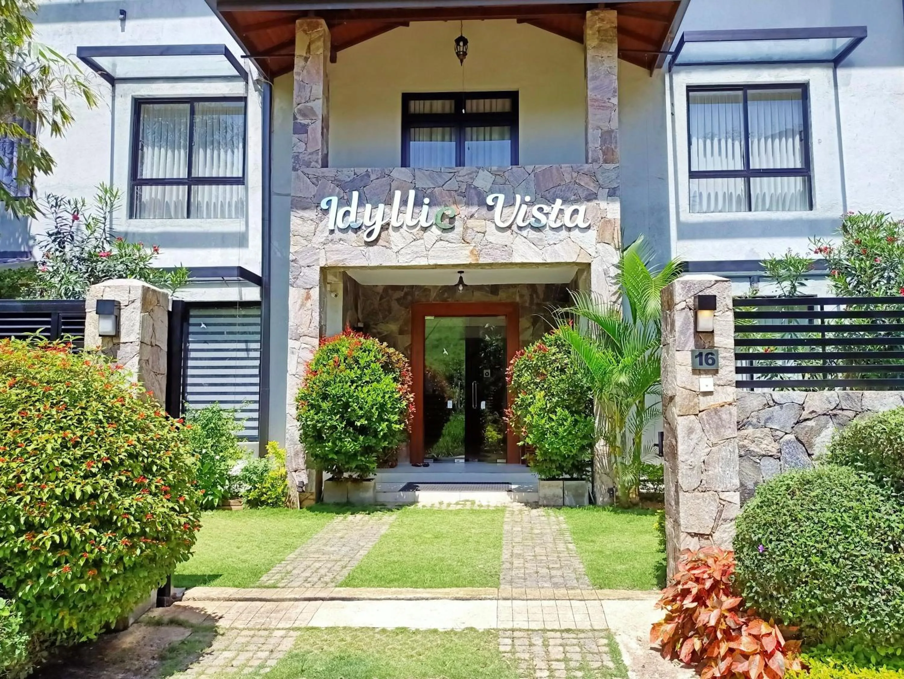Property building in Idyllic Vista