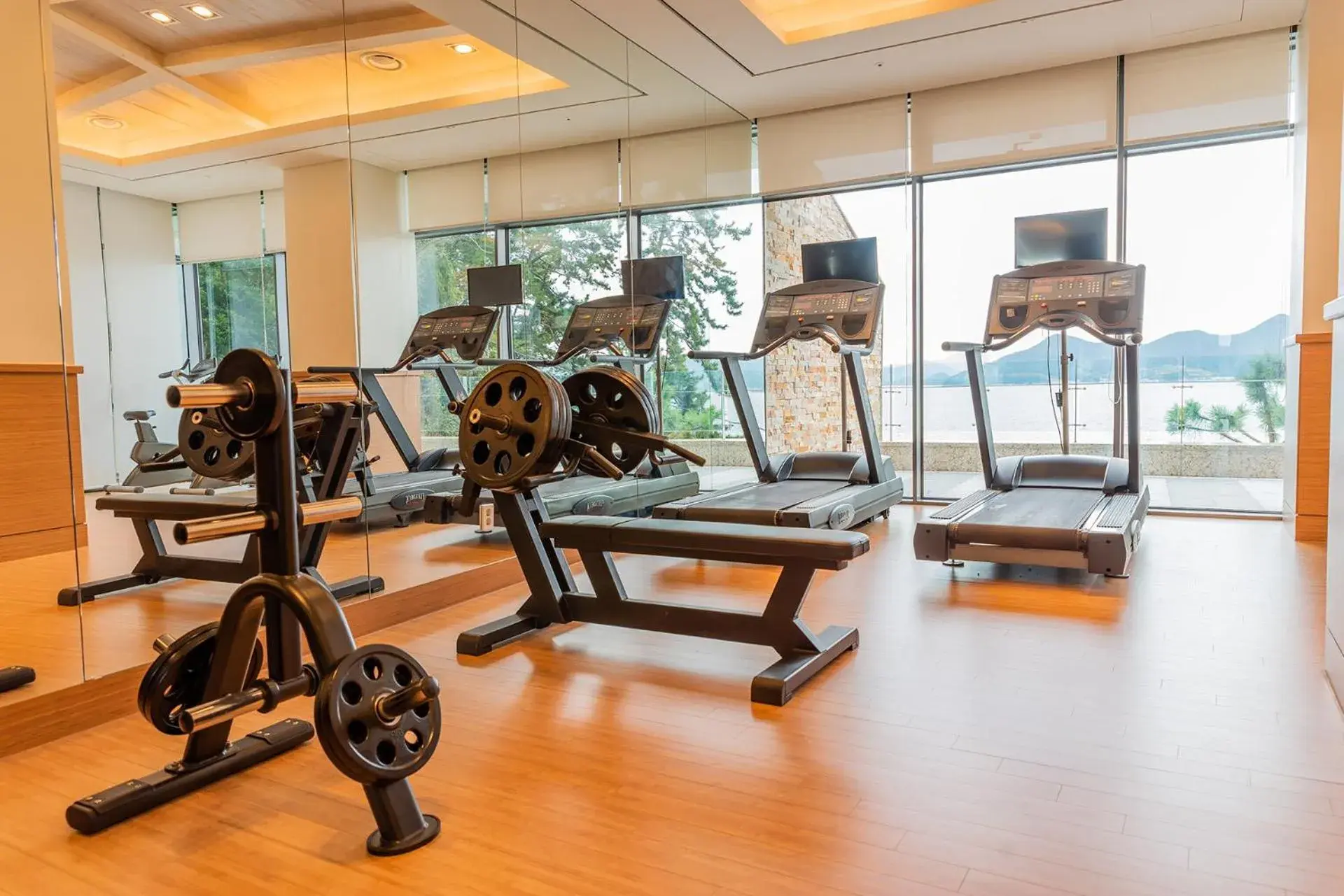 Fitness centre/facilities in Stanford Hotel&Resort Tongyeong Fitness centre/facilities in Stanford Hotel&Resort Tongyeong