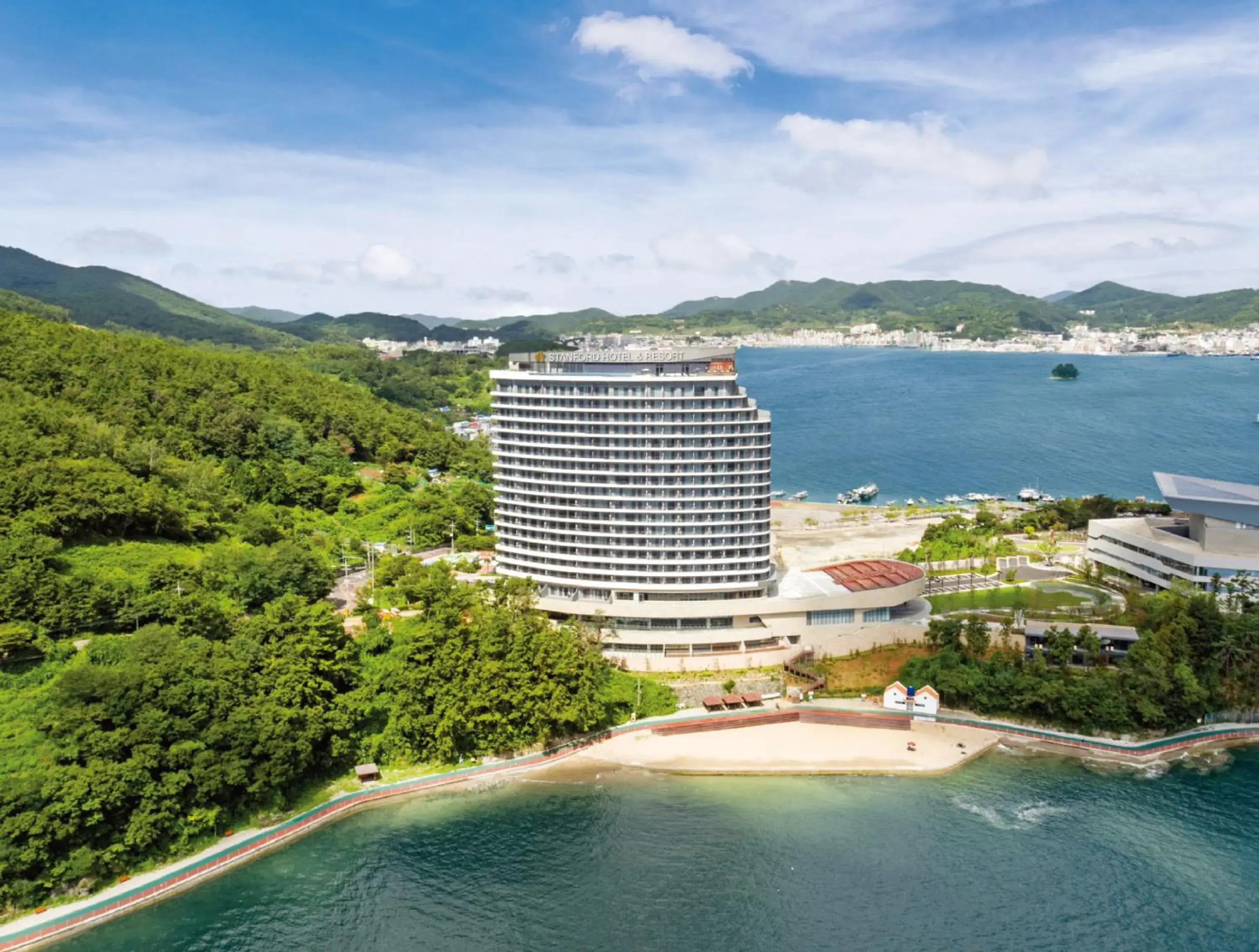 Property building in Stanford Hotel&Resort Tongyeong Property building in Stanford Hotel&Resort Tongyeong