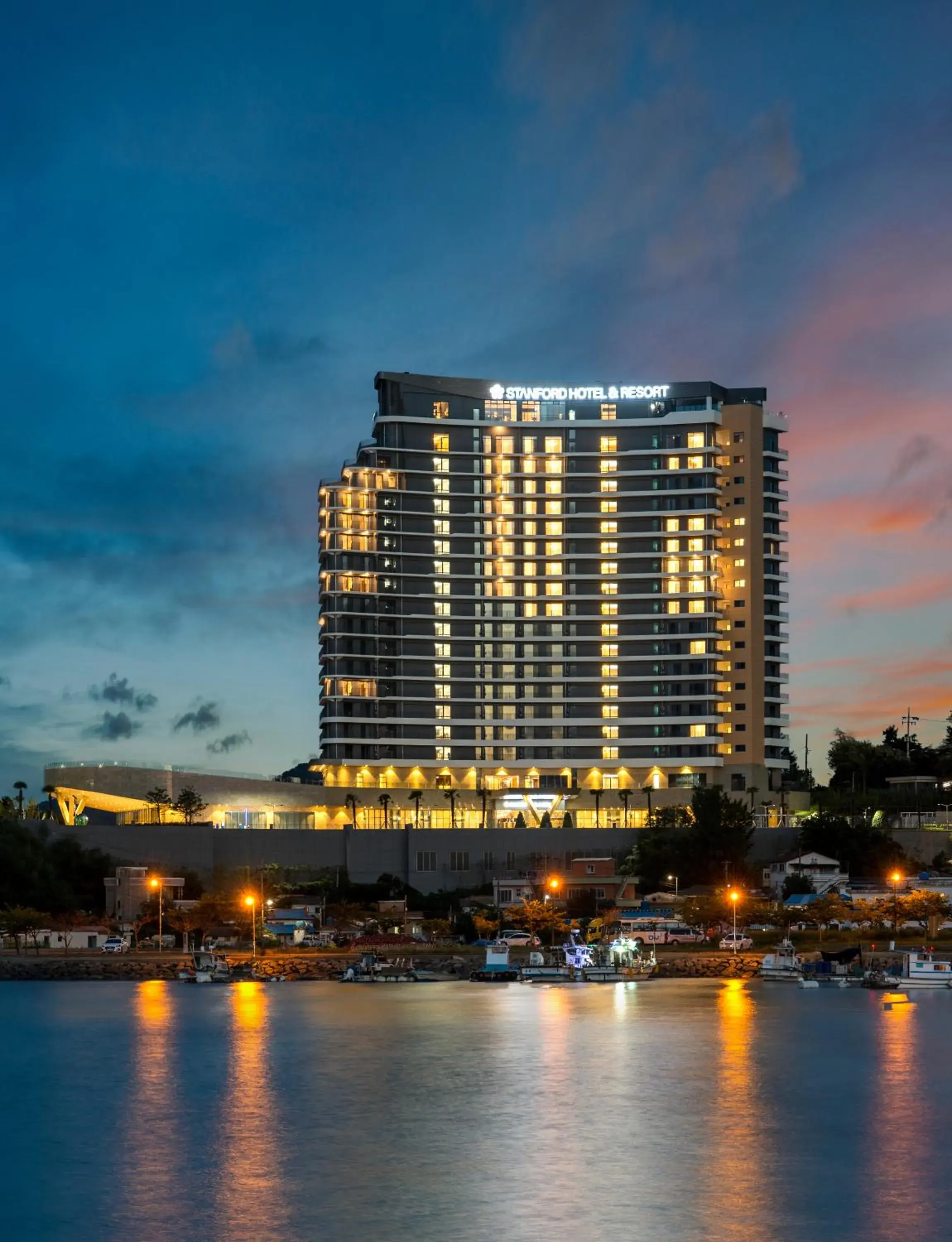 Property building in Stanford Hotel&Resort Tongyeong Property building in Stanford Hotel&Resort Tongyeong