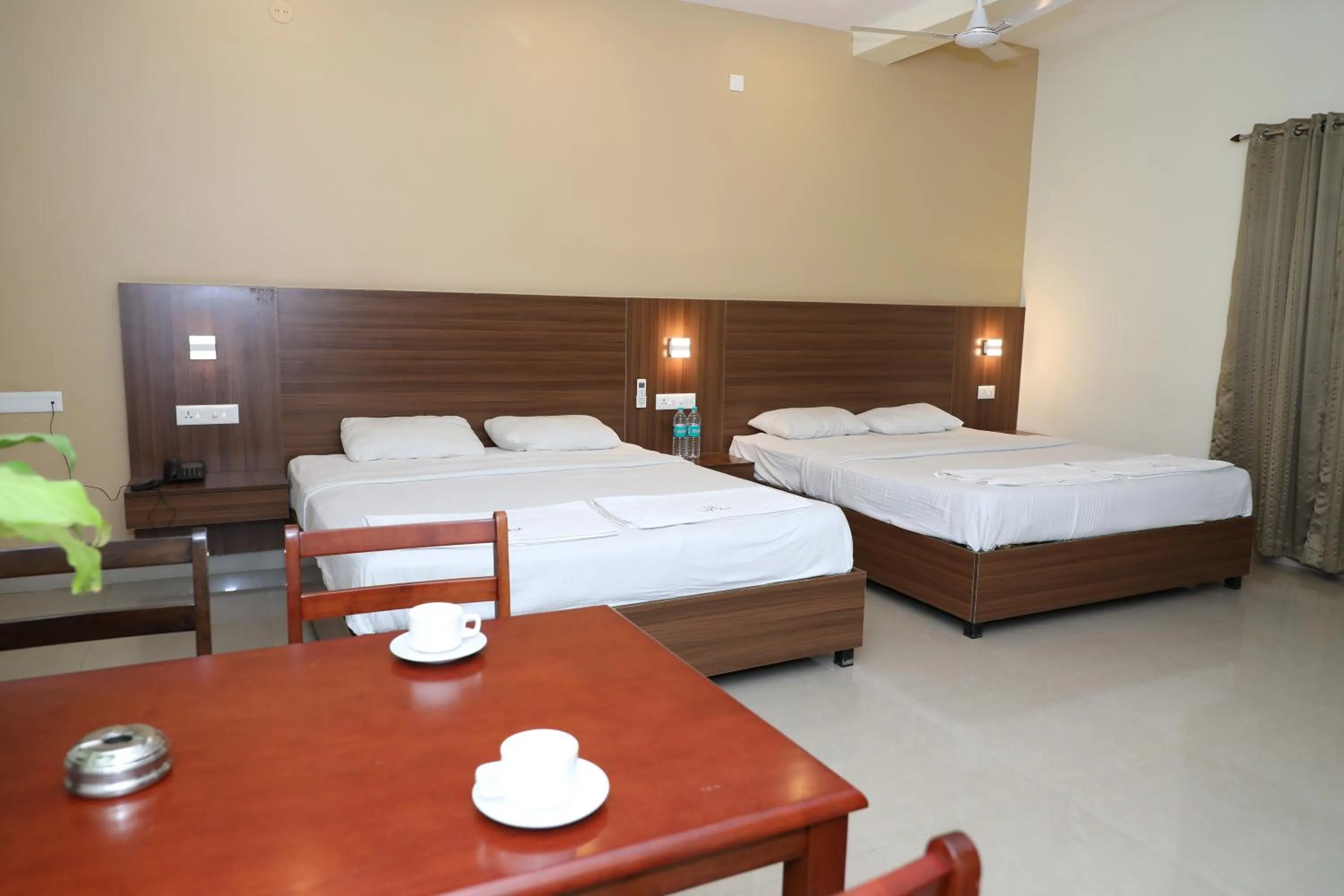 Bed in Hotel Citywalk Residency