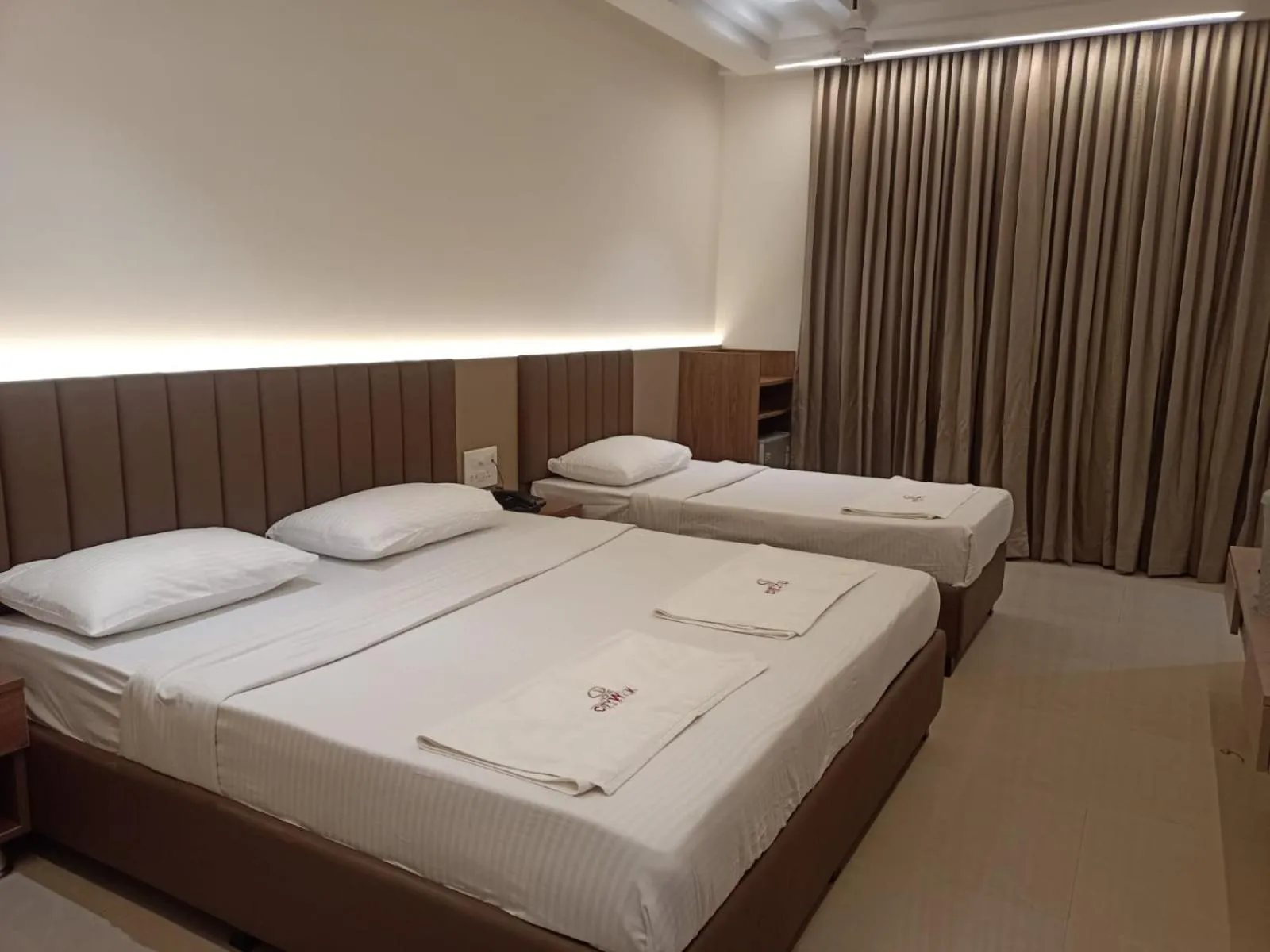 Bed in Hotel Citywalk Residency