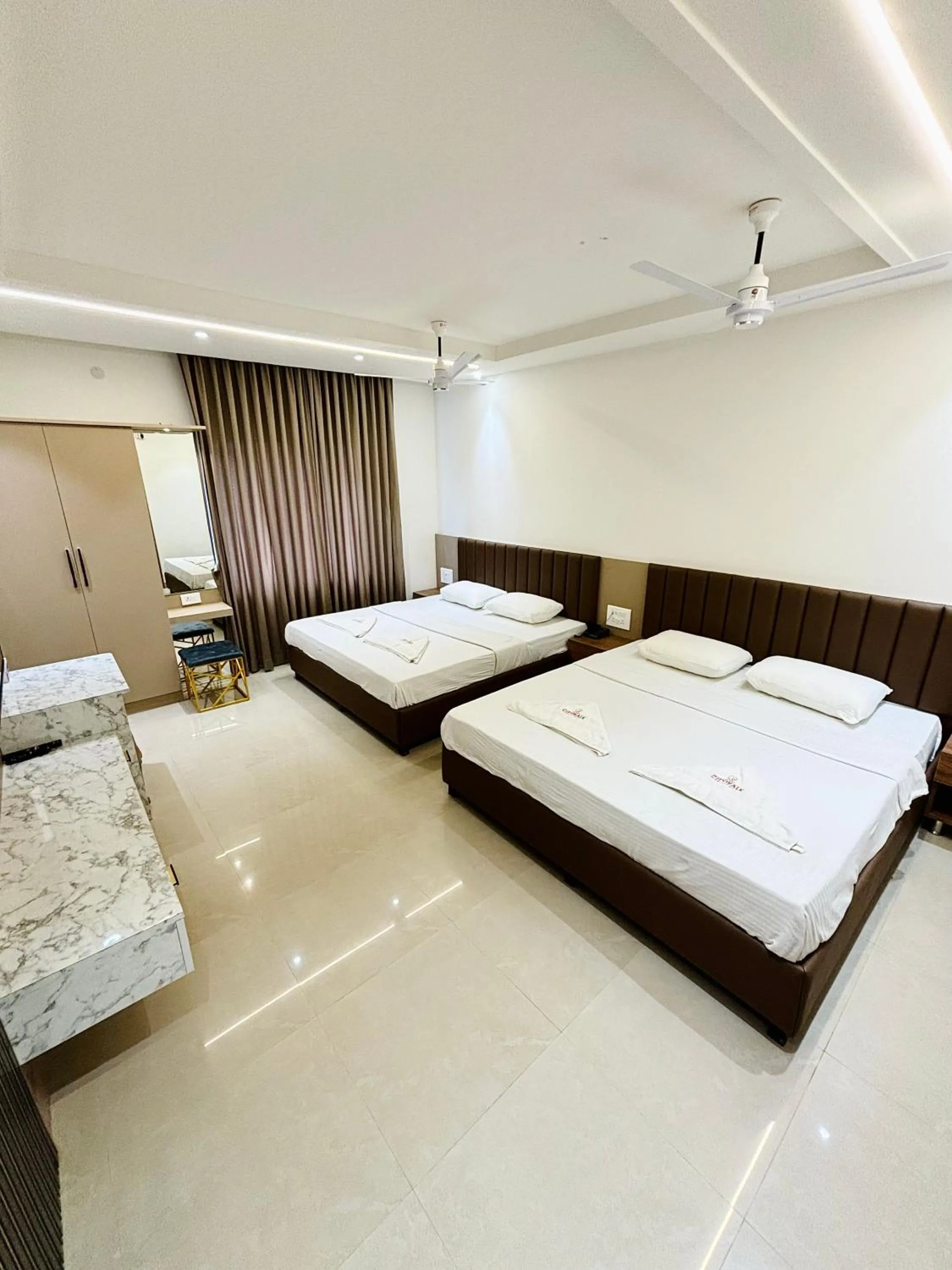 Bed in Hotel Citywalk Residency