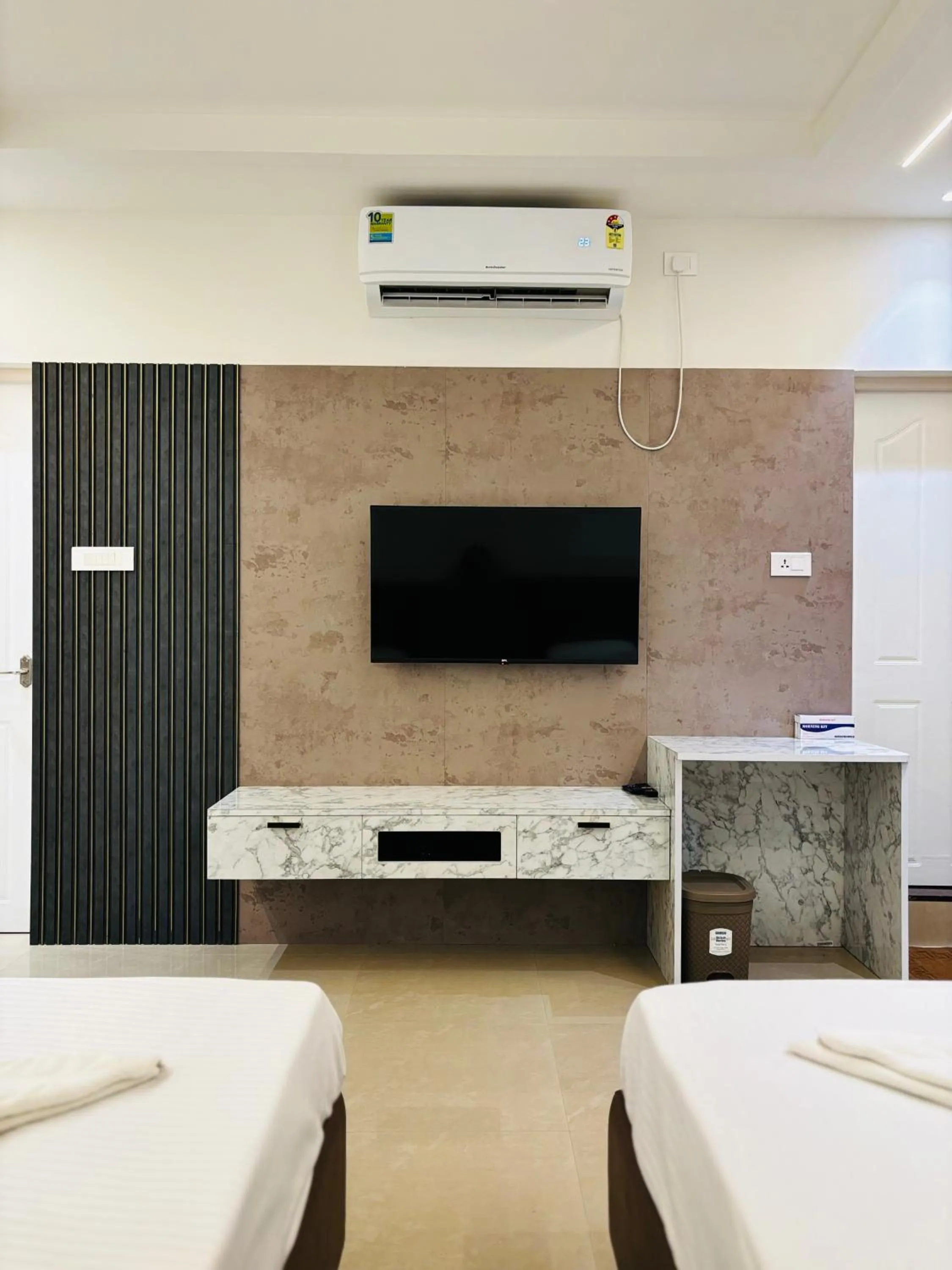 TV and multimedia, Bed in Hotel Citywalk Residency