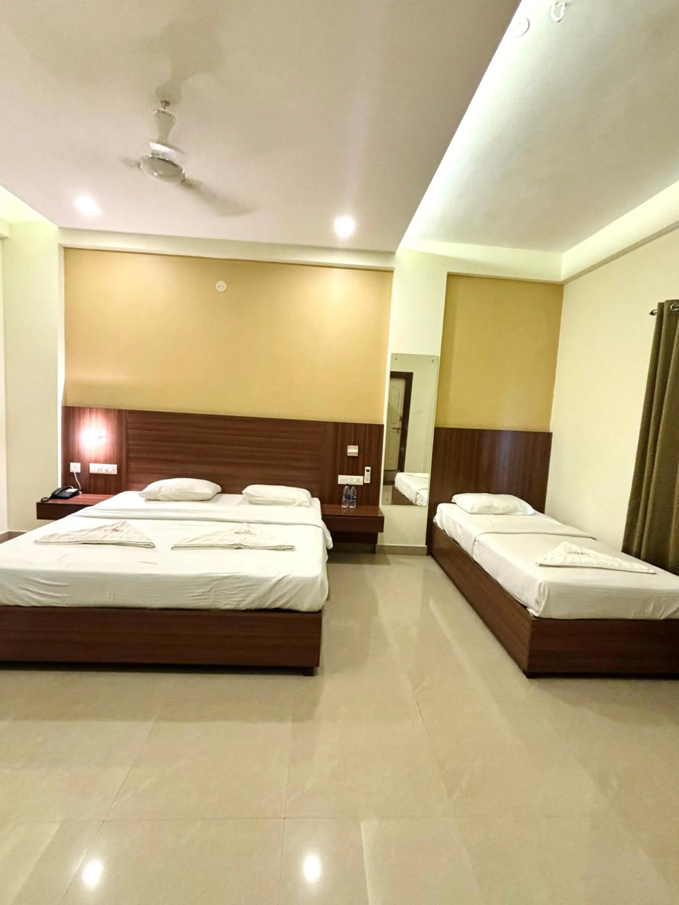 Bed in Hotel Citywalk Residency