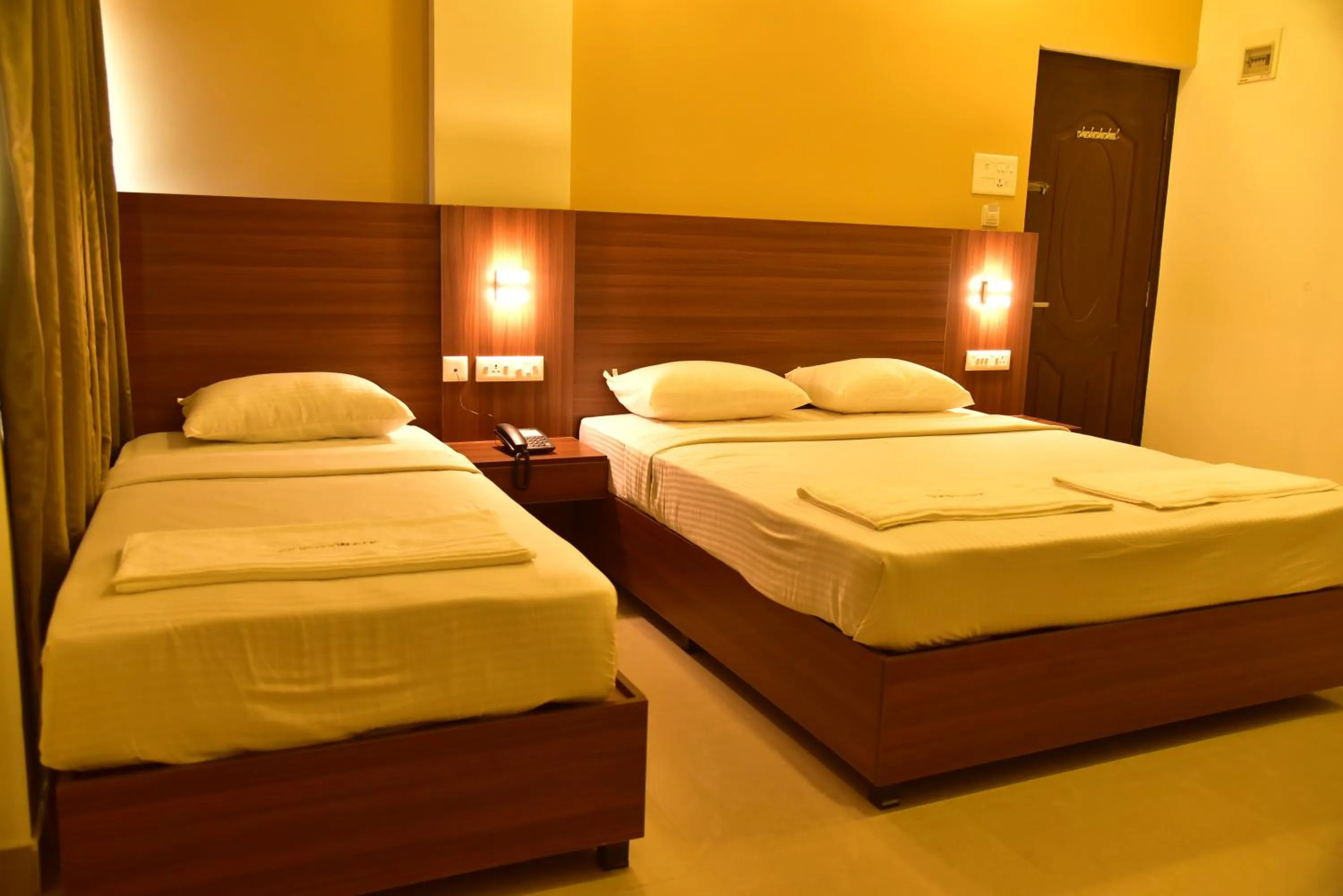 Bed in Hotel Citywalk Residency