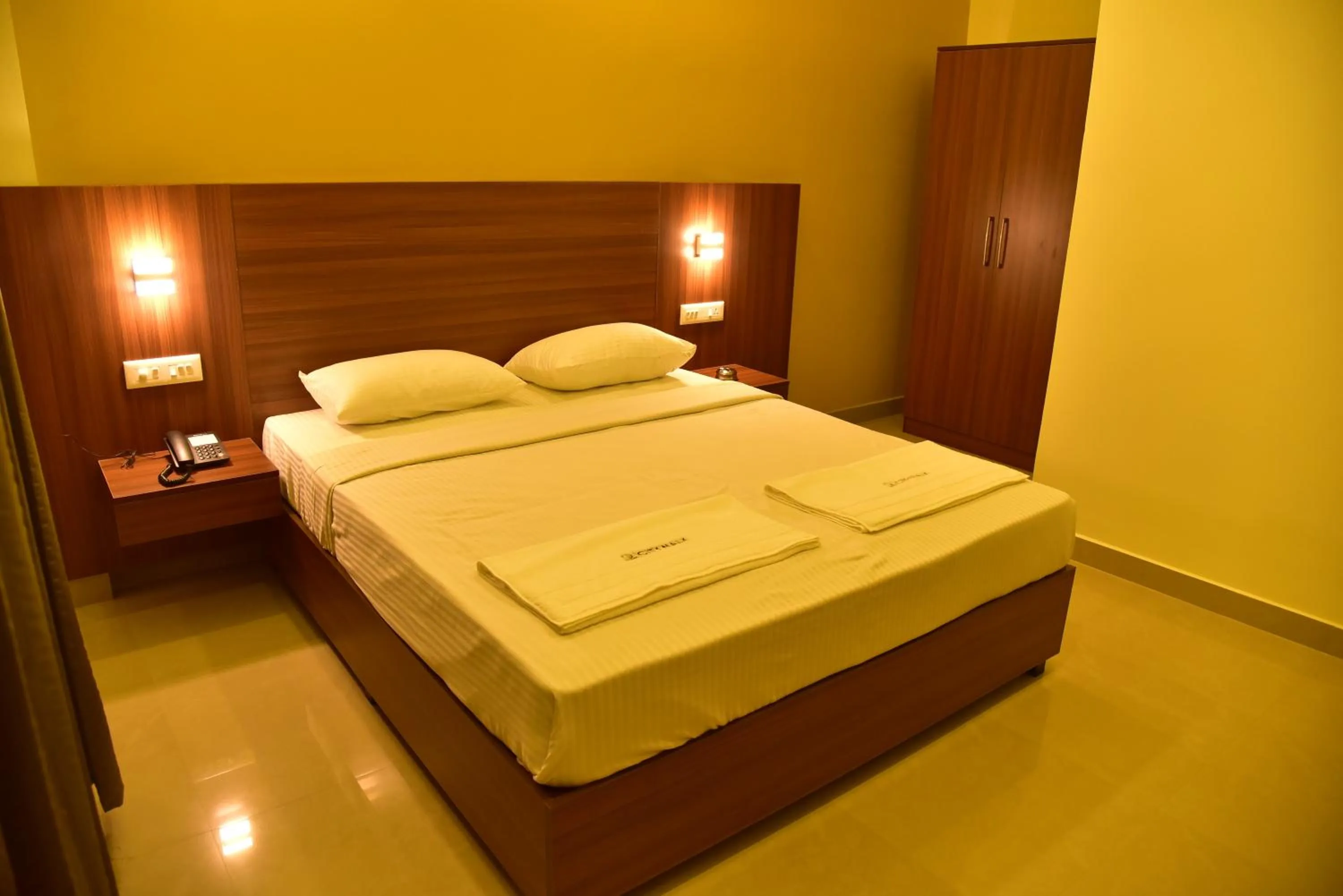 Bed in Hotel Citywalk Residency