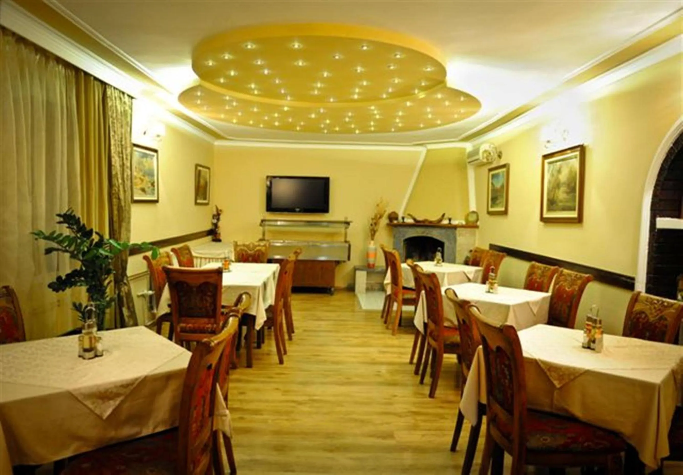 Restaurant/places to eat in Hotel Evropa