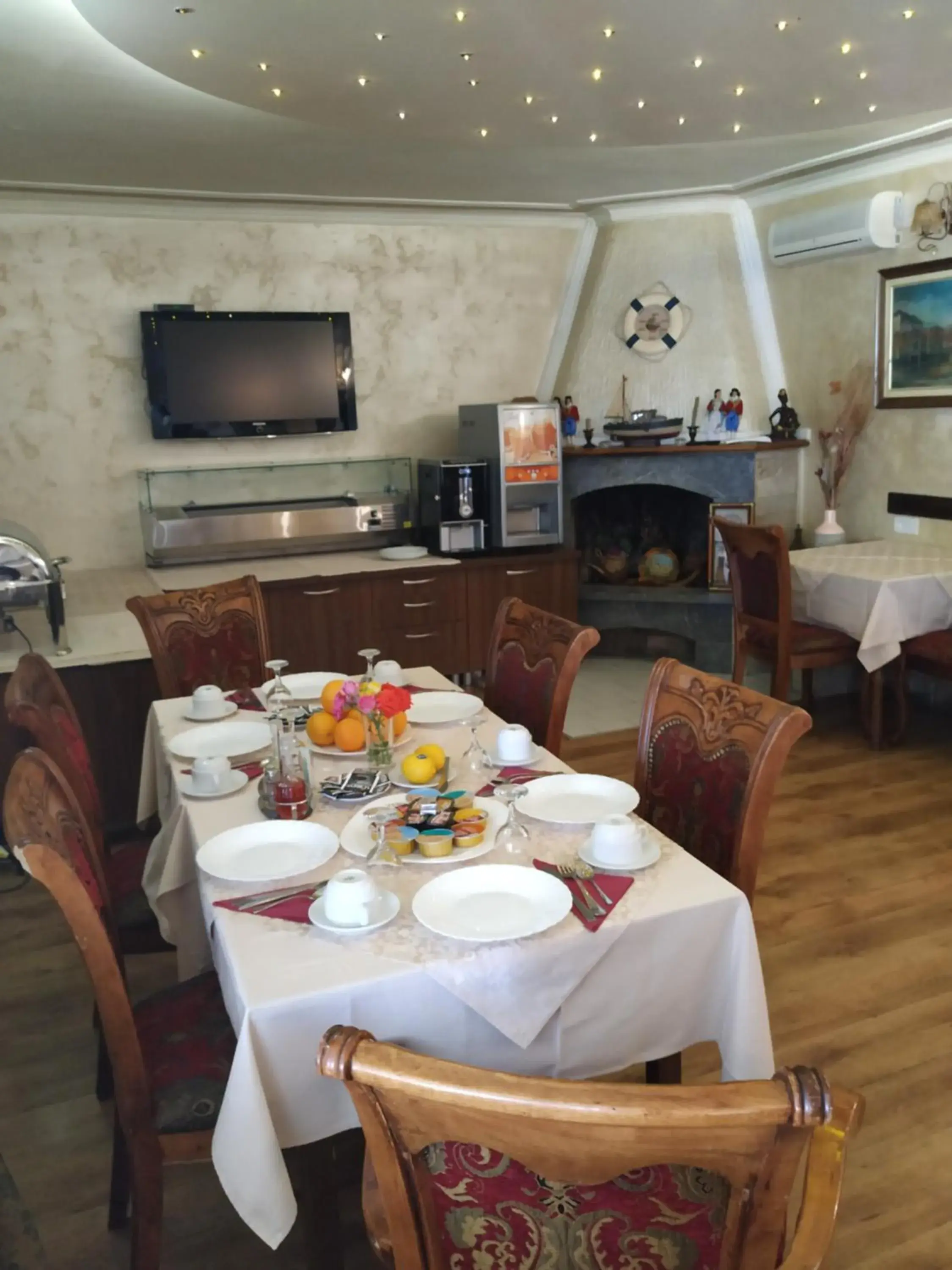 Restaurant/places to eat in Hotel Evropa Restaurant/places to eat in Hotel Evropa