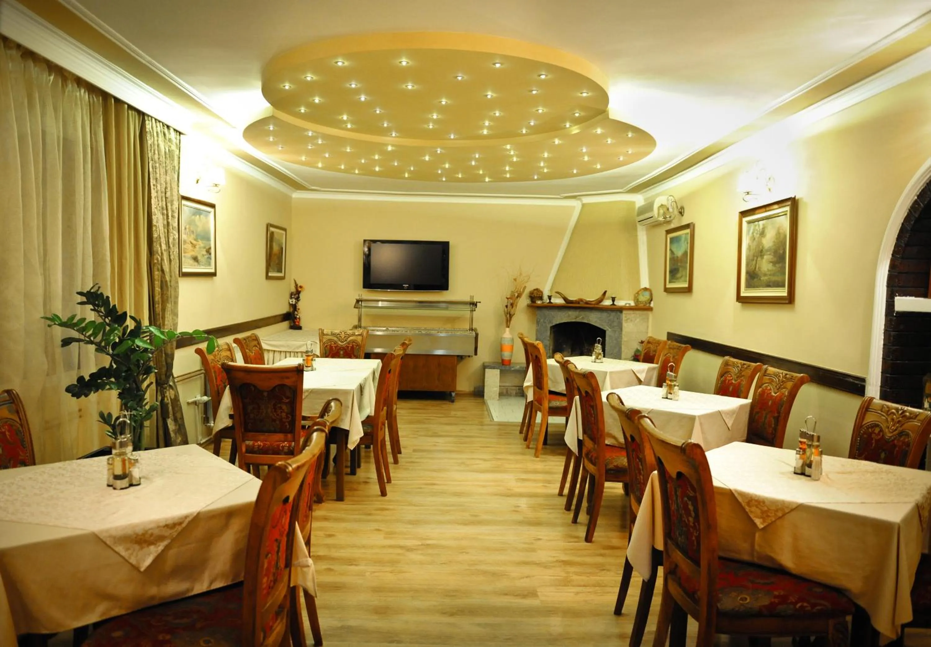 Restaurant/places to eat in Hotel Evropa