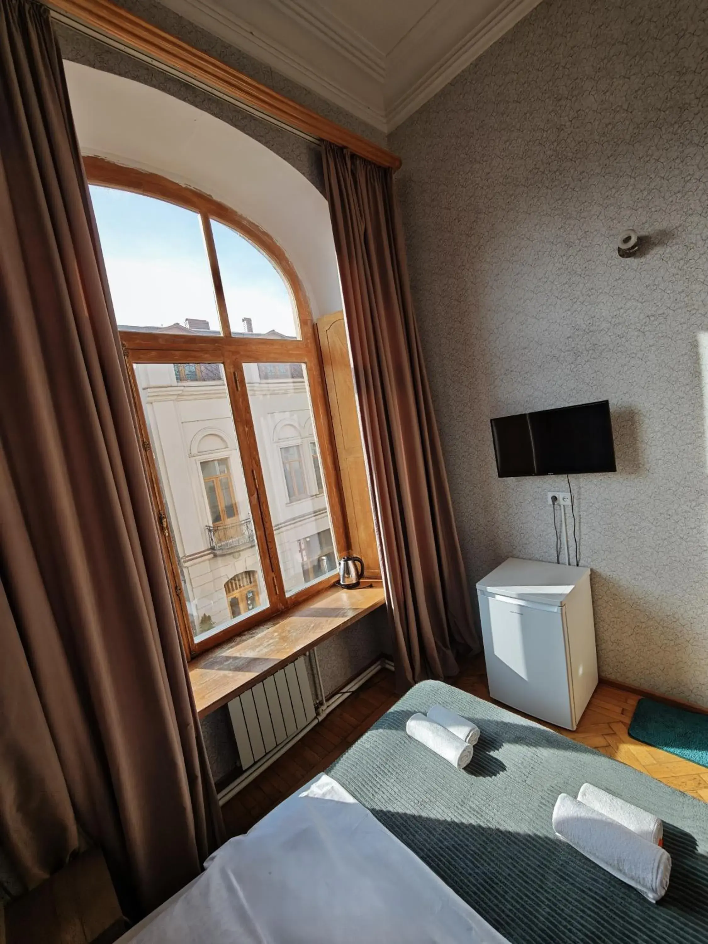 TV and multimedia, Bed in Friendly Hotel by Art Nova TV and multimedia, Bed in Friendly Hotel by Art Nova