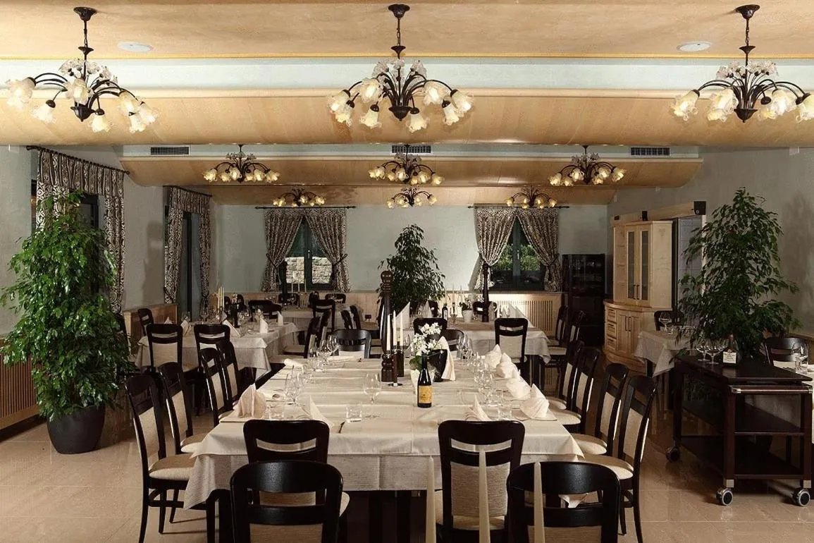 Restaurant/places to eat in Hotel Malovec
