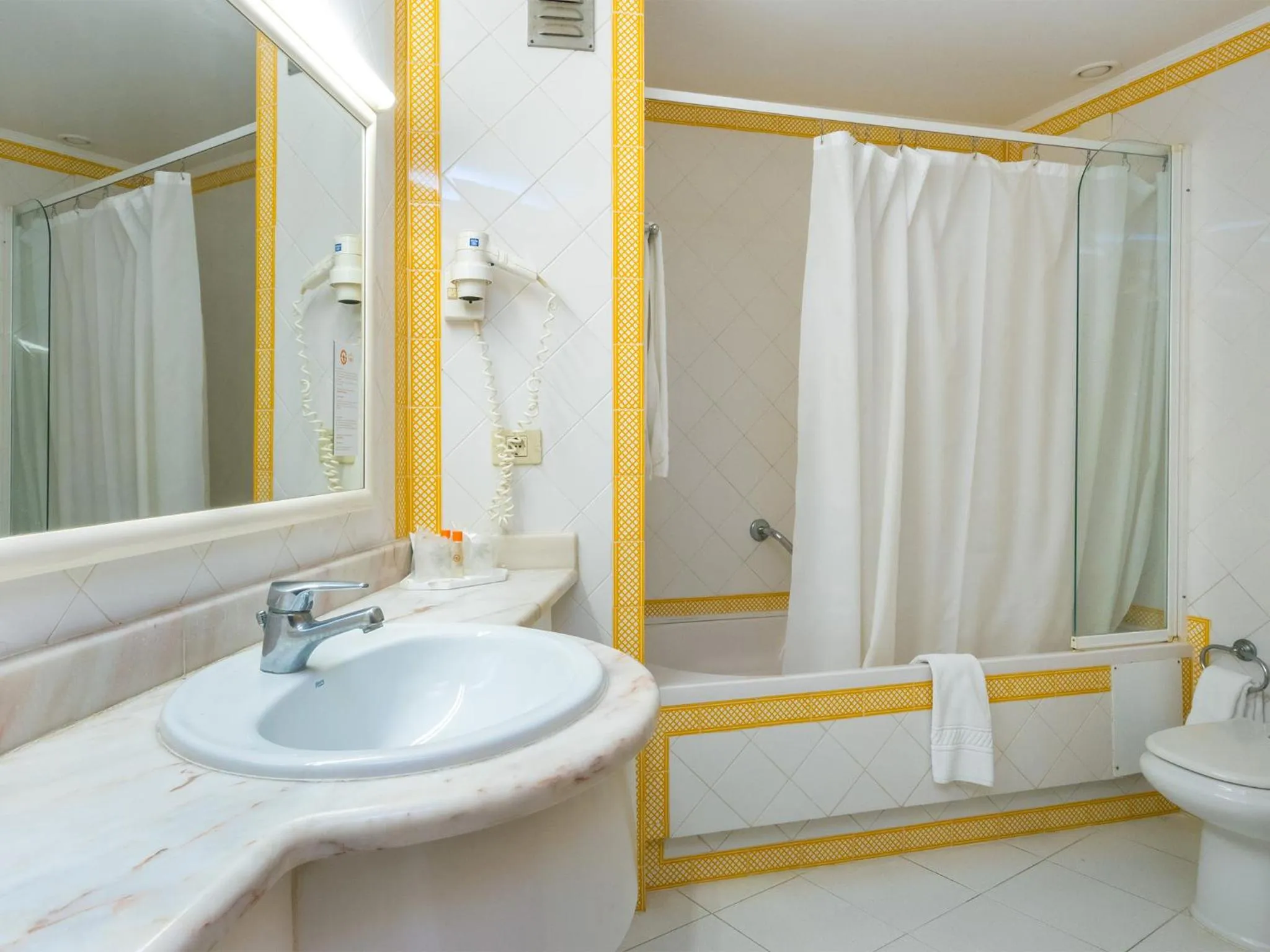 Bathroom in Tropical Sol