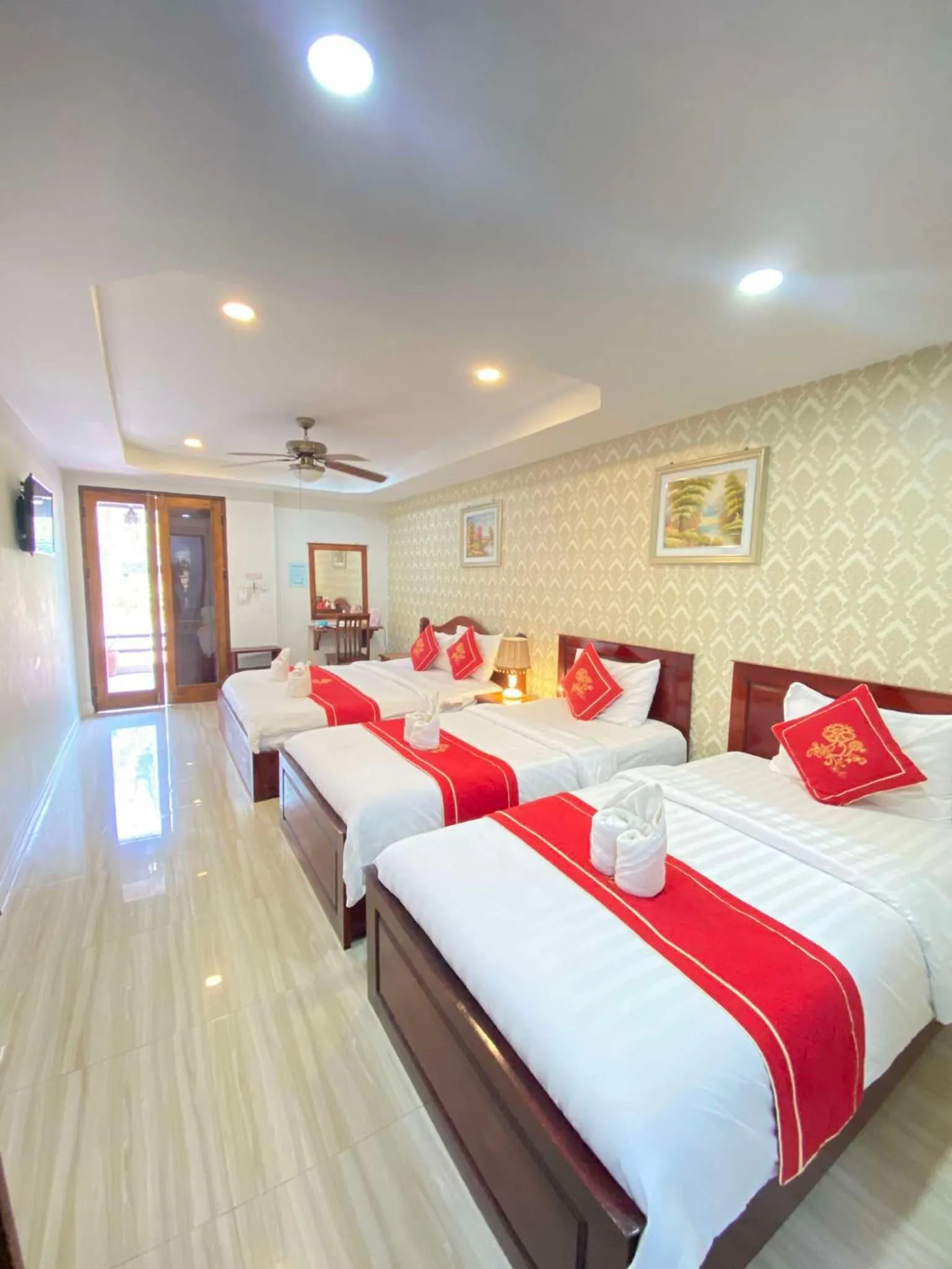 Bed in Luang Prabang Golden Lotus Villa River View