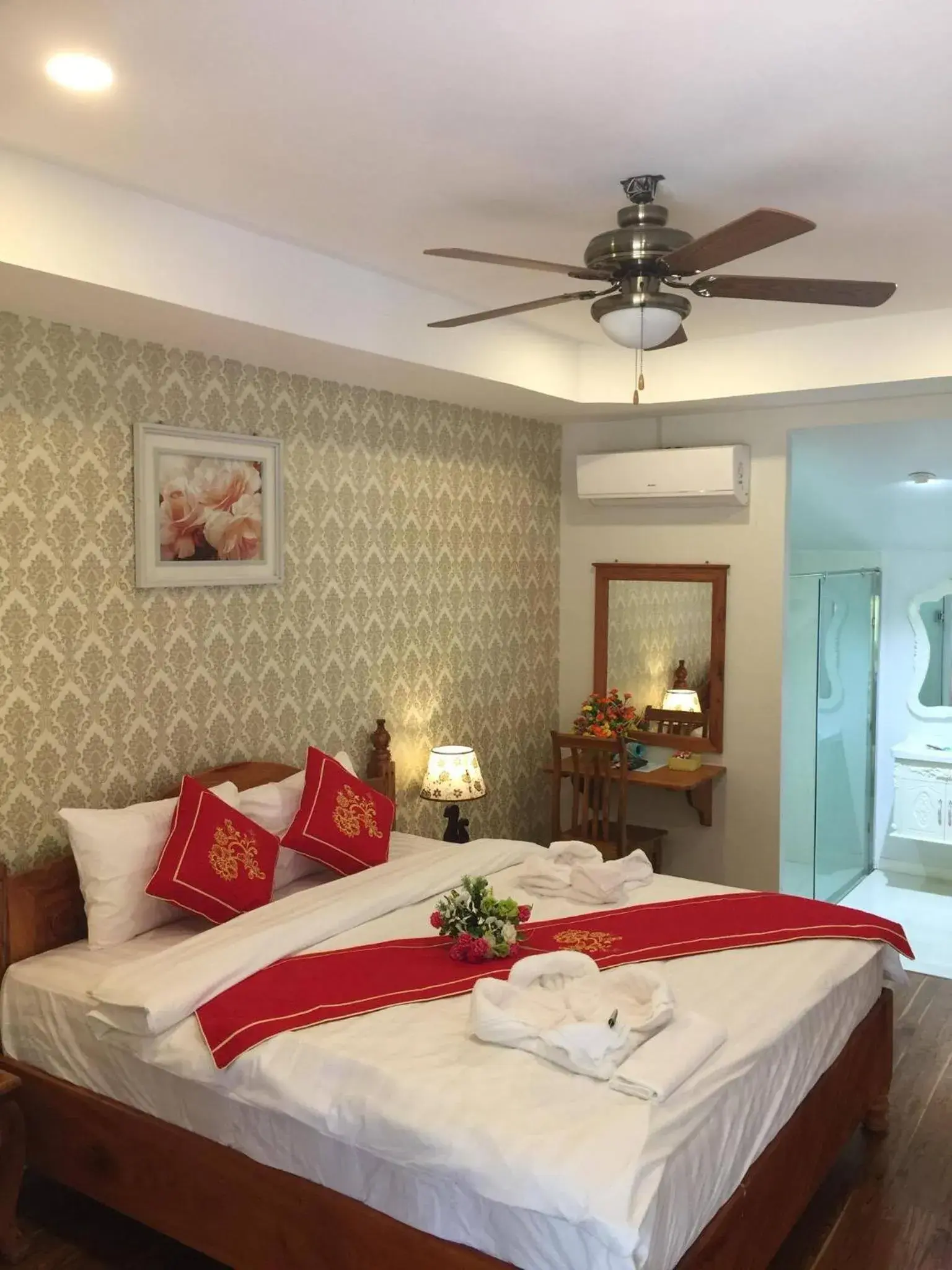 Bed in Golden Lotus Namkhan View Bed in Golden Lotus Namkhan View