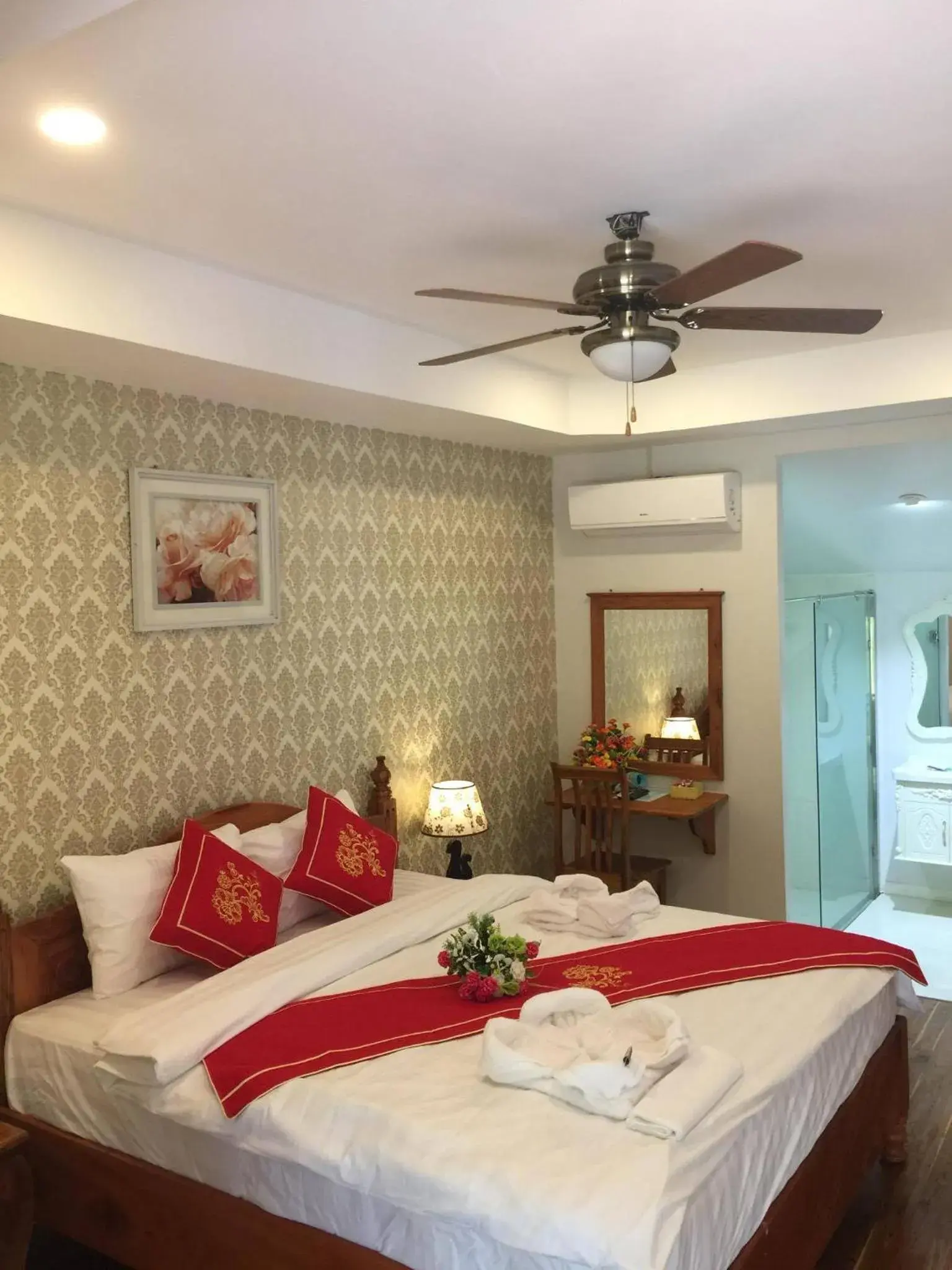 Bed in Golden Lotus Namkhan View Bed in Golden Lotus Namkhan View