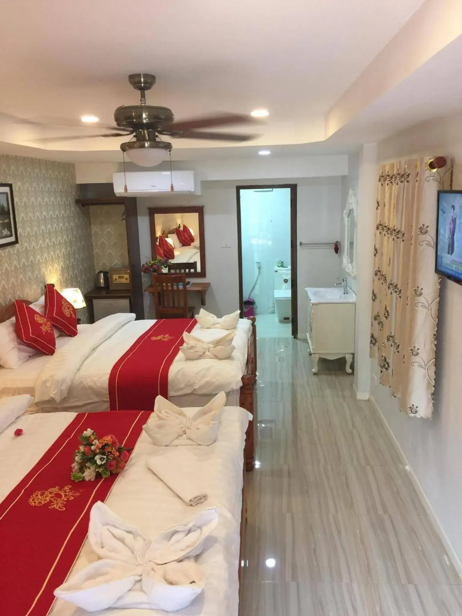 Bed in Golden Lotus Namkhan View Bed in Golden Lotus Namkhan View