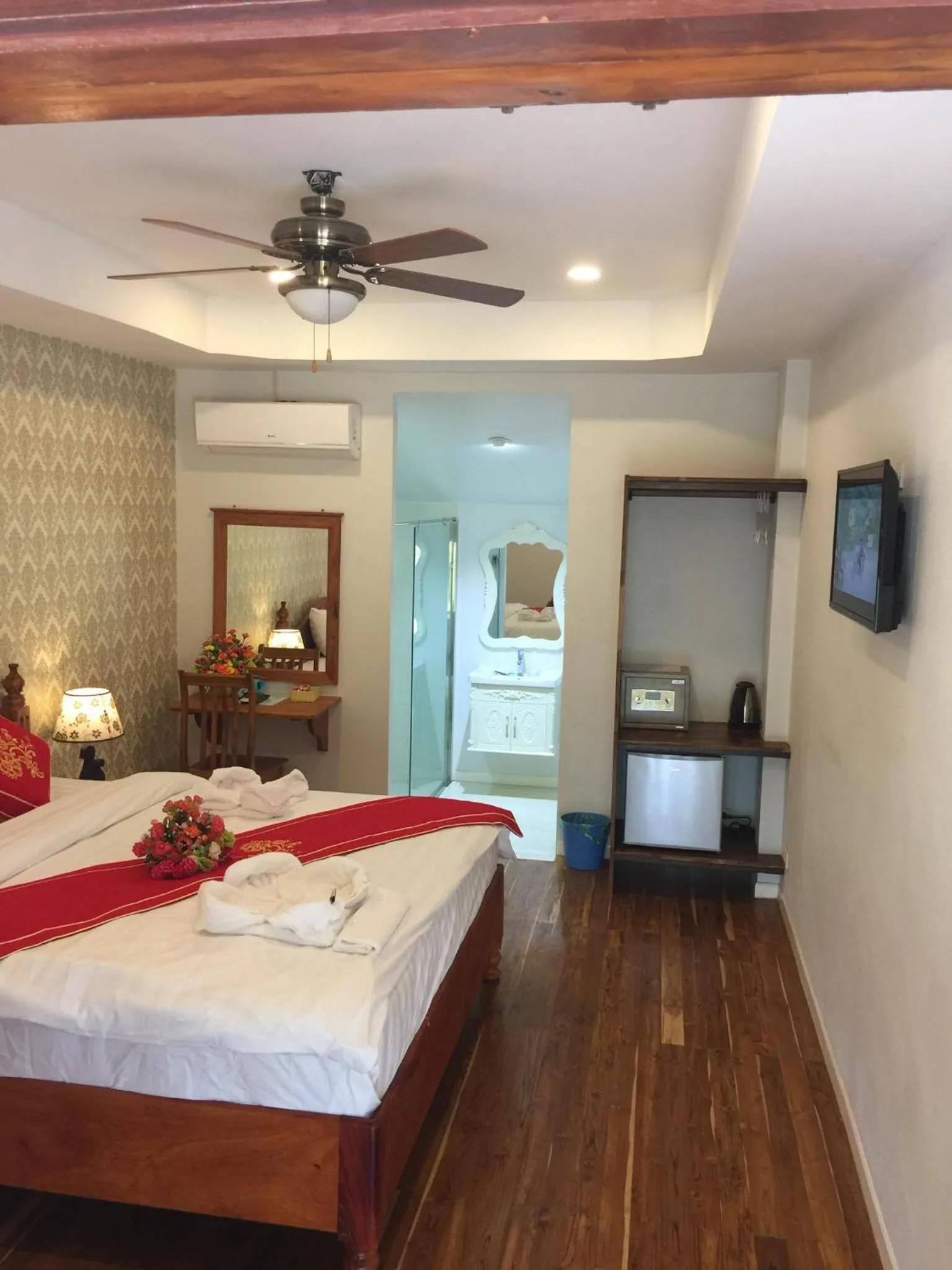 Bed in Golden Lotus Namkhan View