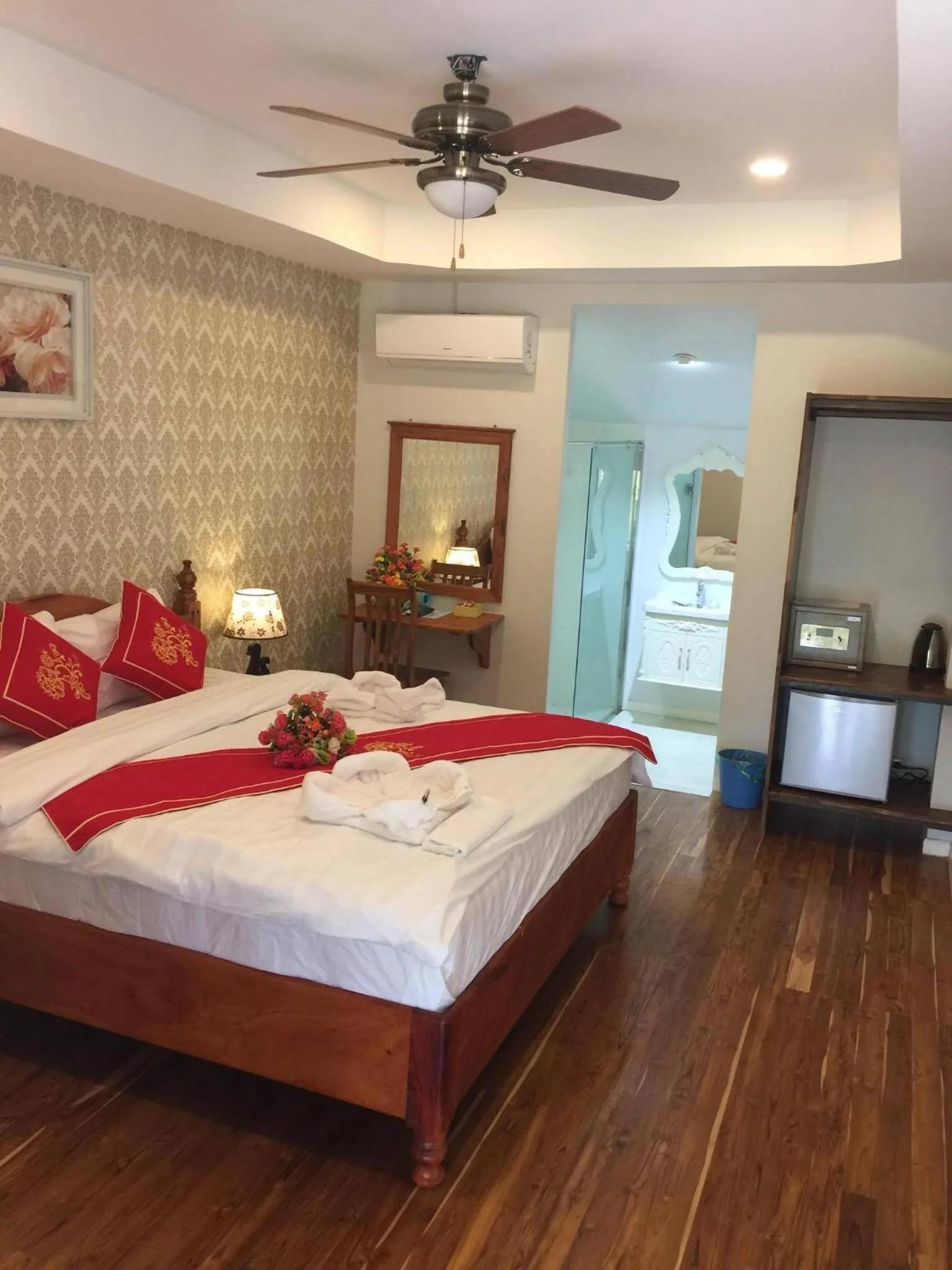 Bed in Golden Lotus Namkhan View