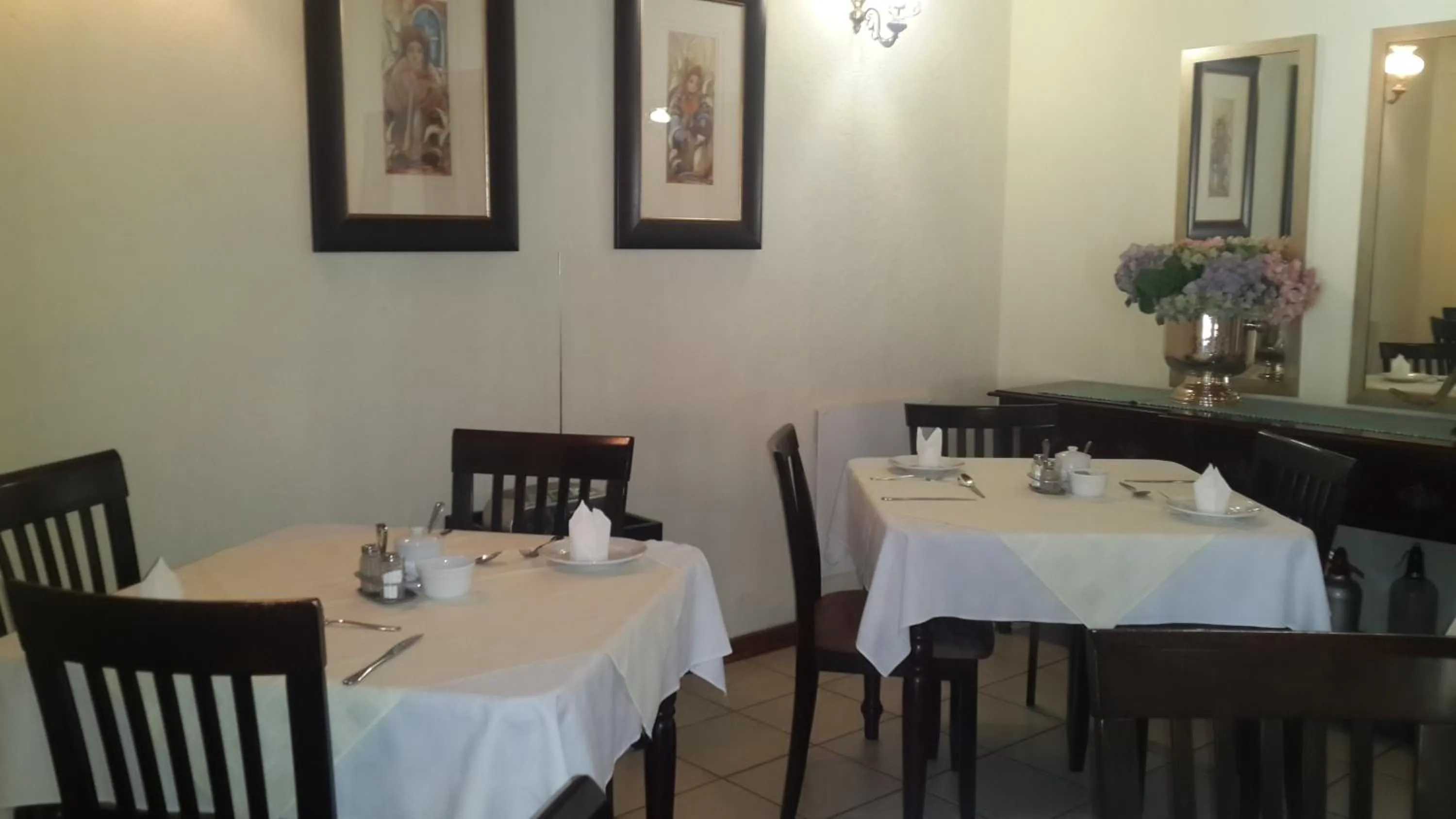Restaurant/places to eat in Marlot Guest House