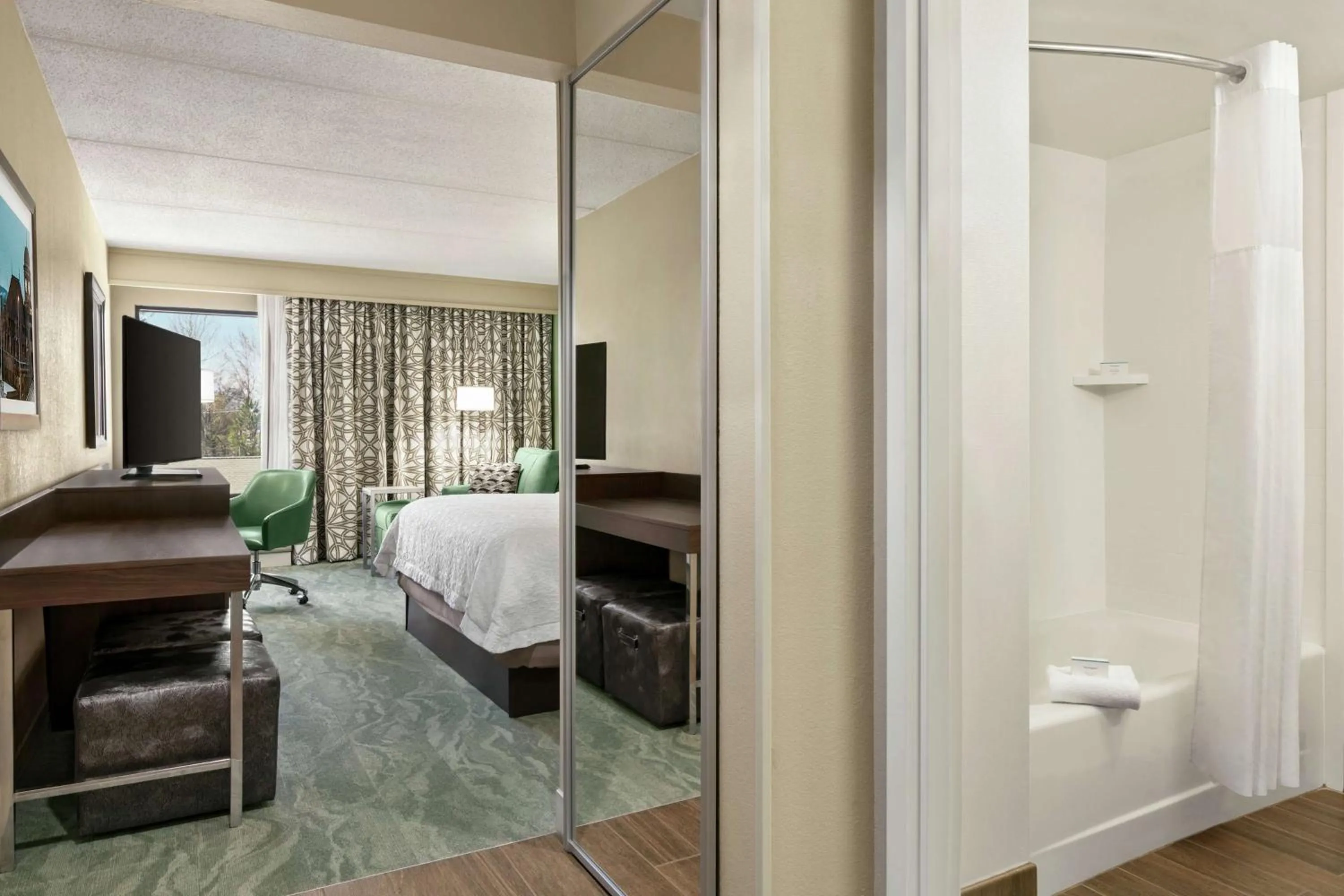 Bedroom, Bed in Hampton Inn Richmond/Ashland