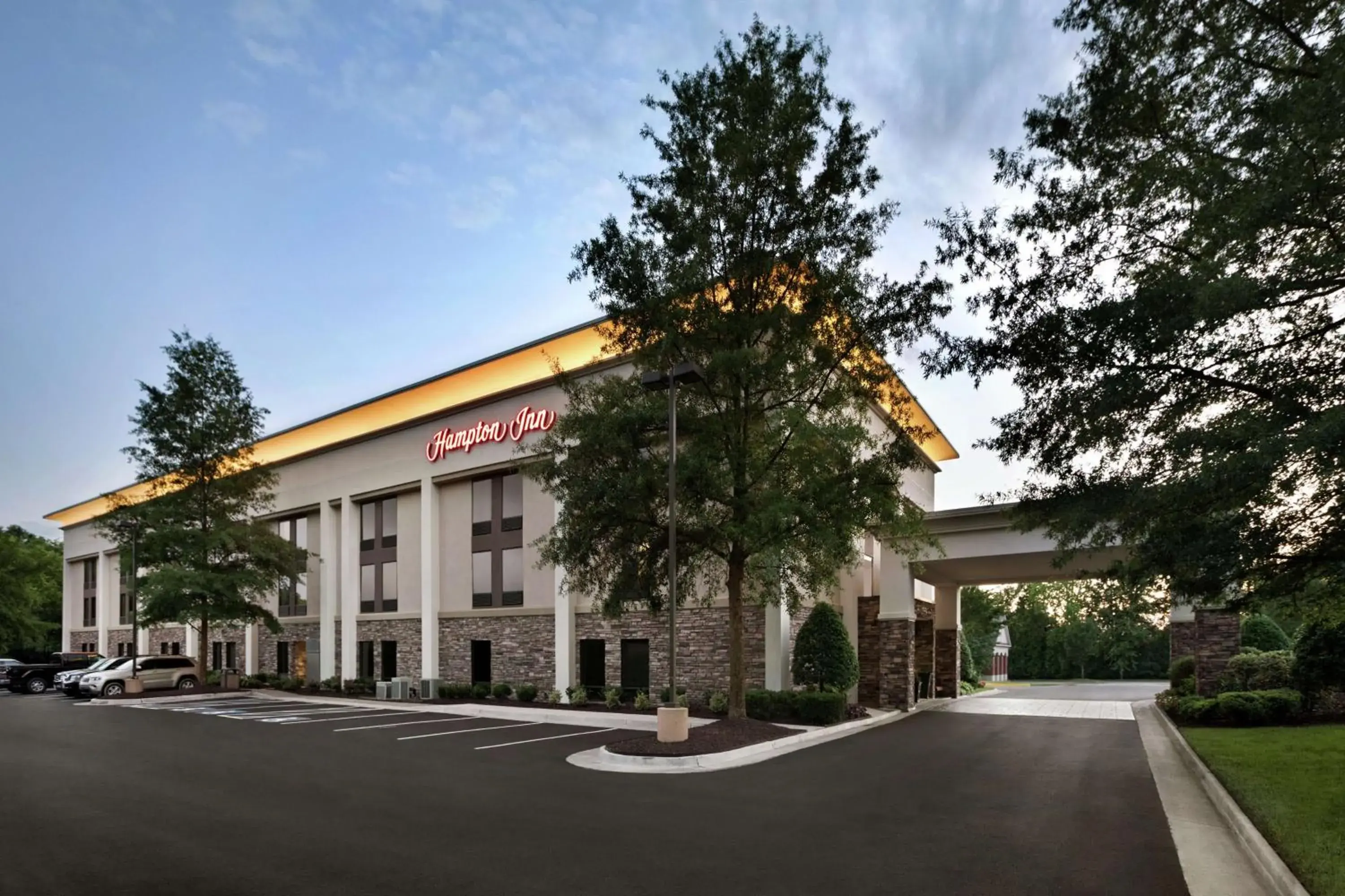 Property building in Hampton Inn Richmond/Ashland Property building in Hampton Inn Richmond/Ashland