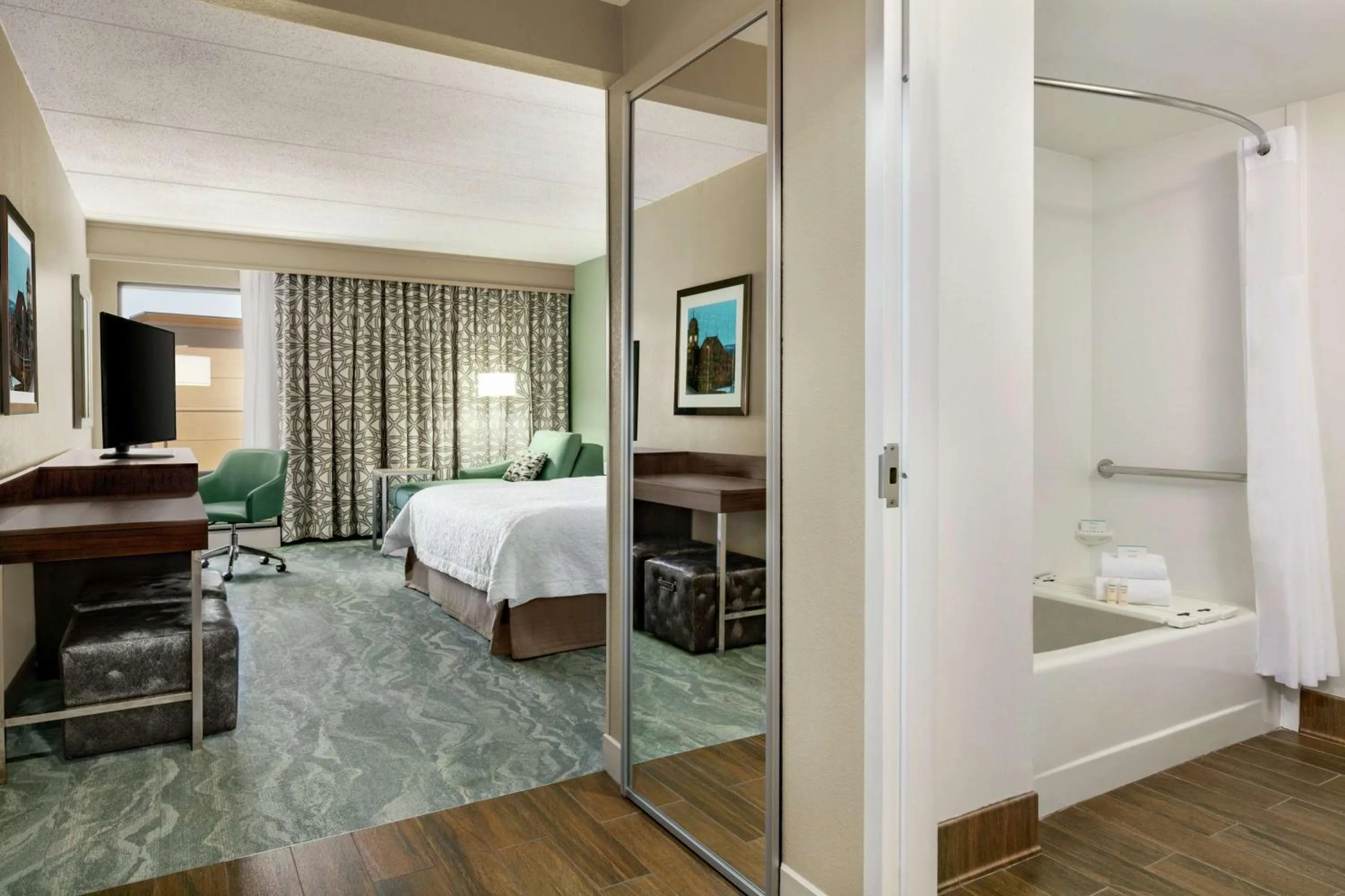 Bedroom, Bed in Hampton Inn Richmond/Ashland