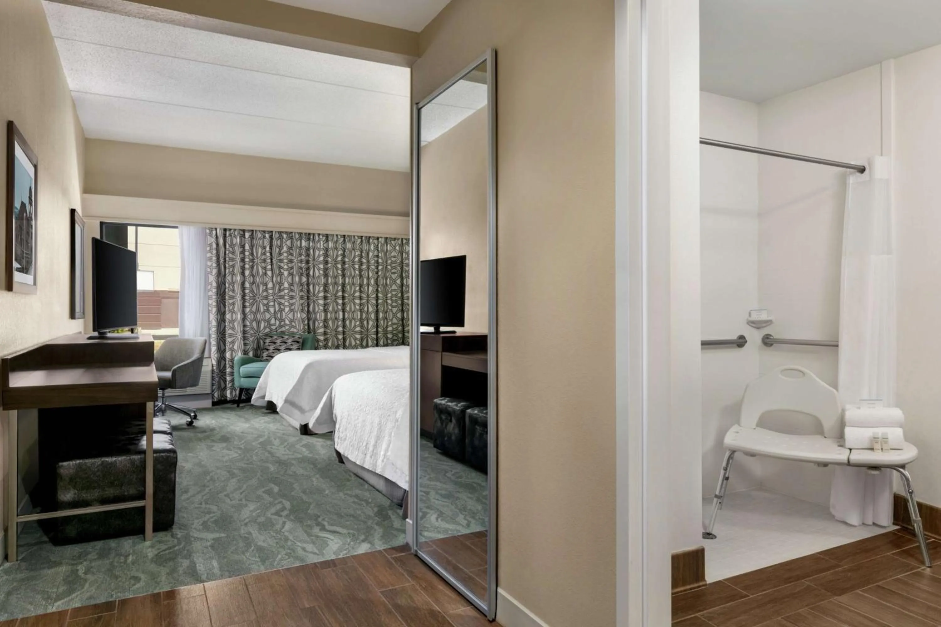 Bedroom, Bed in Hampton Inn Richmond/Ashland