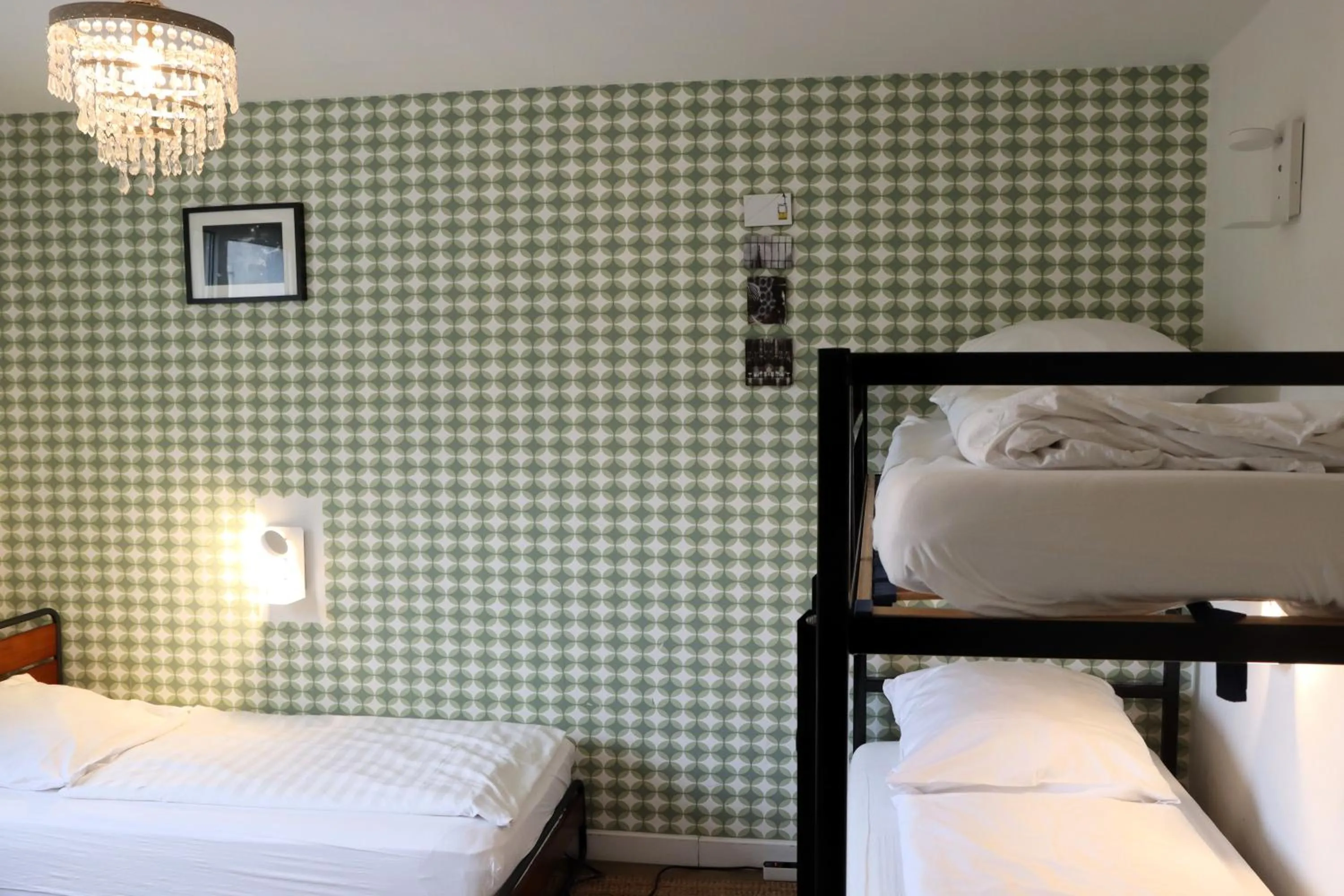 Bed in Weltempfänger Backpacker Hostel