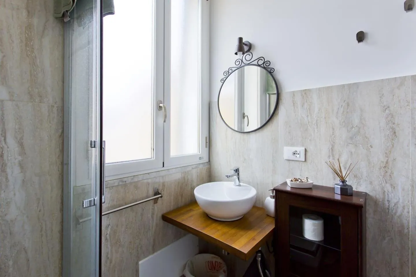 Bathroom in La terrazza del Sole B&B