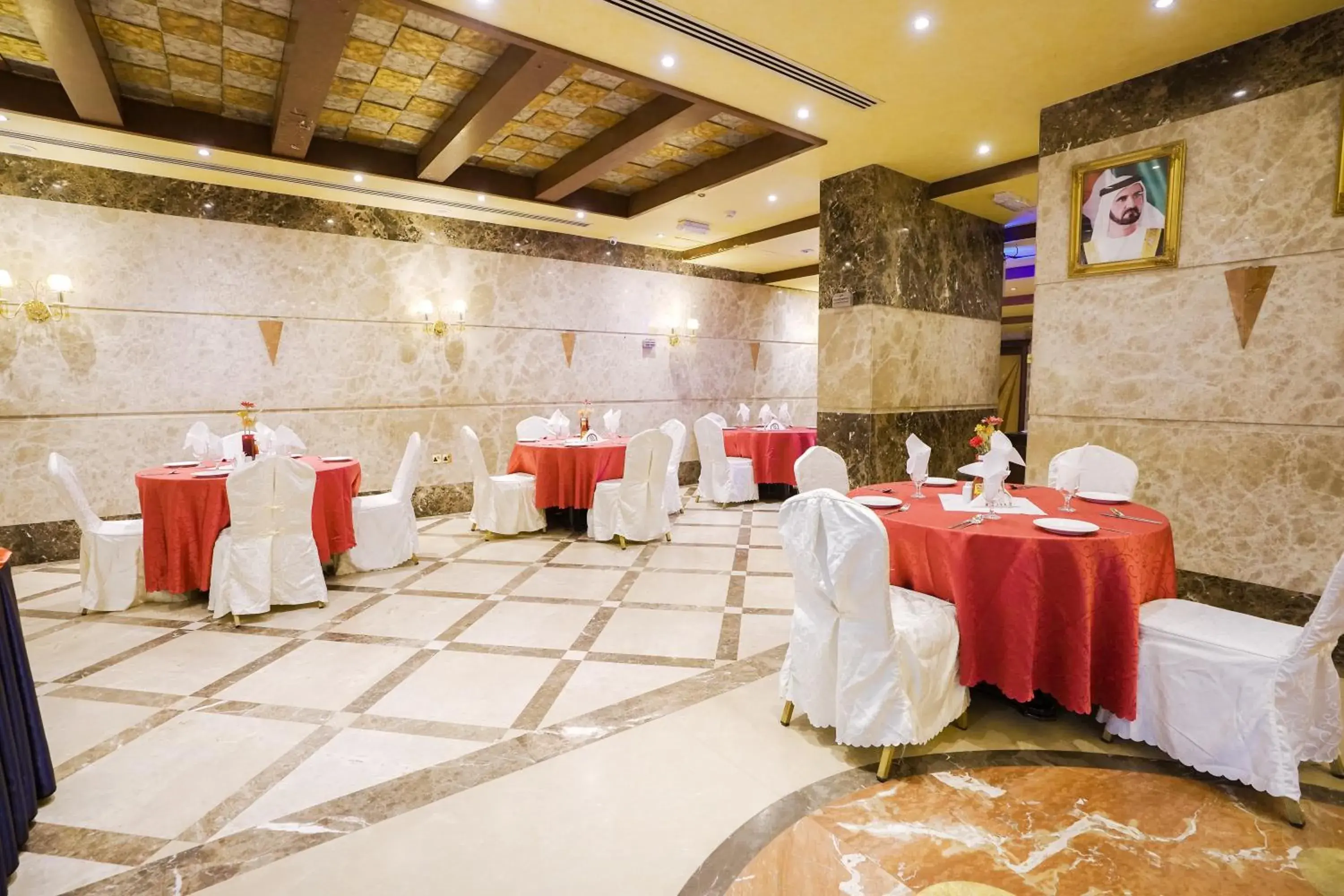 Restaurant/places to eat in Crystal Plaza Hotel Restaurant/places to eat in Crystal Plaza Hotel