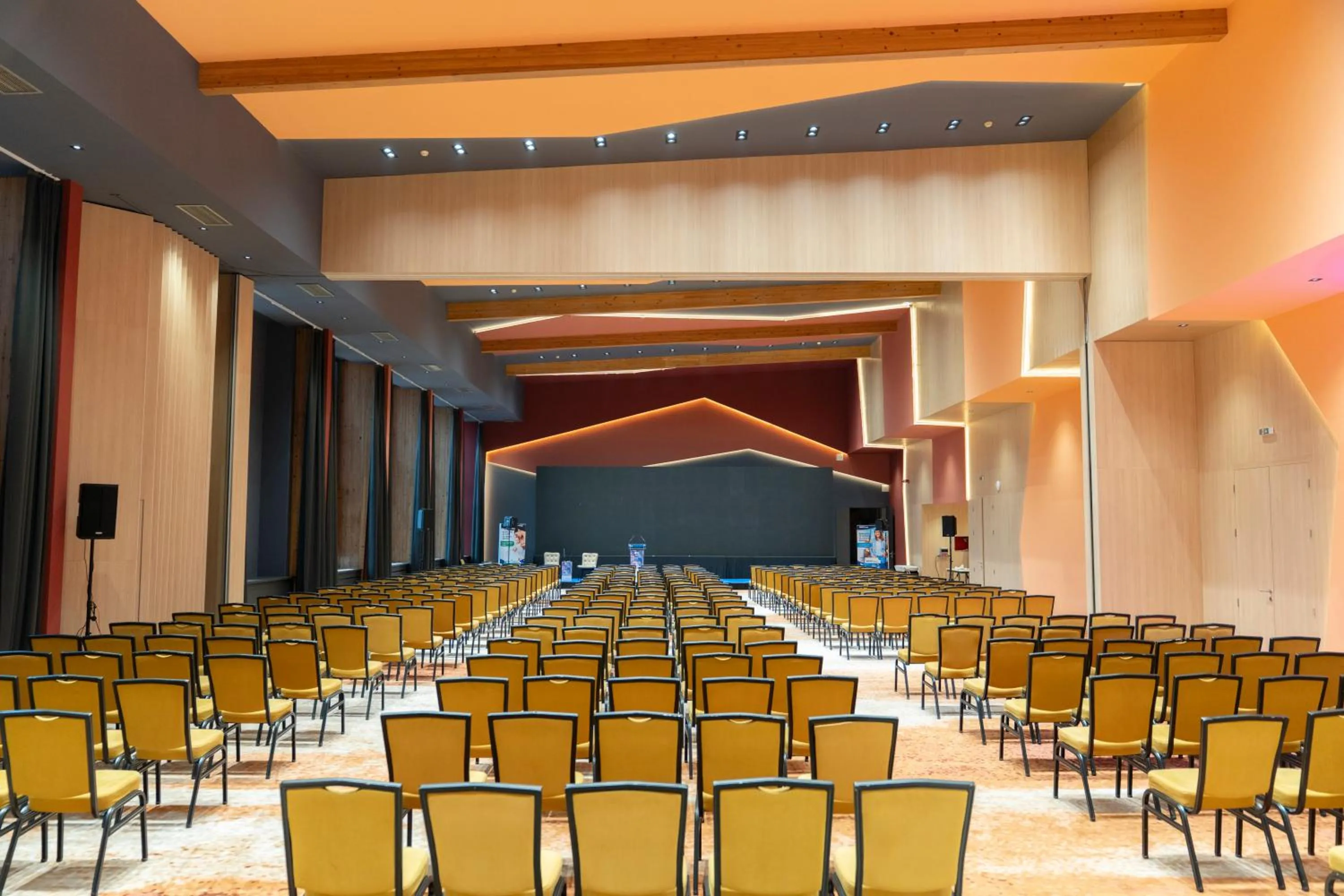 Meeting/conference room in Hollywood Hotel