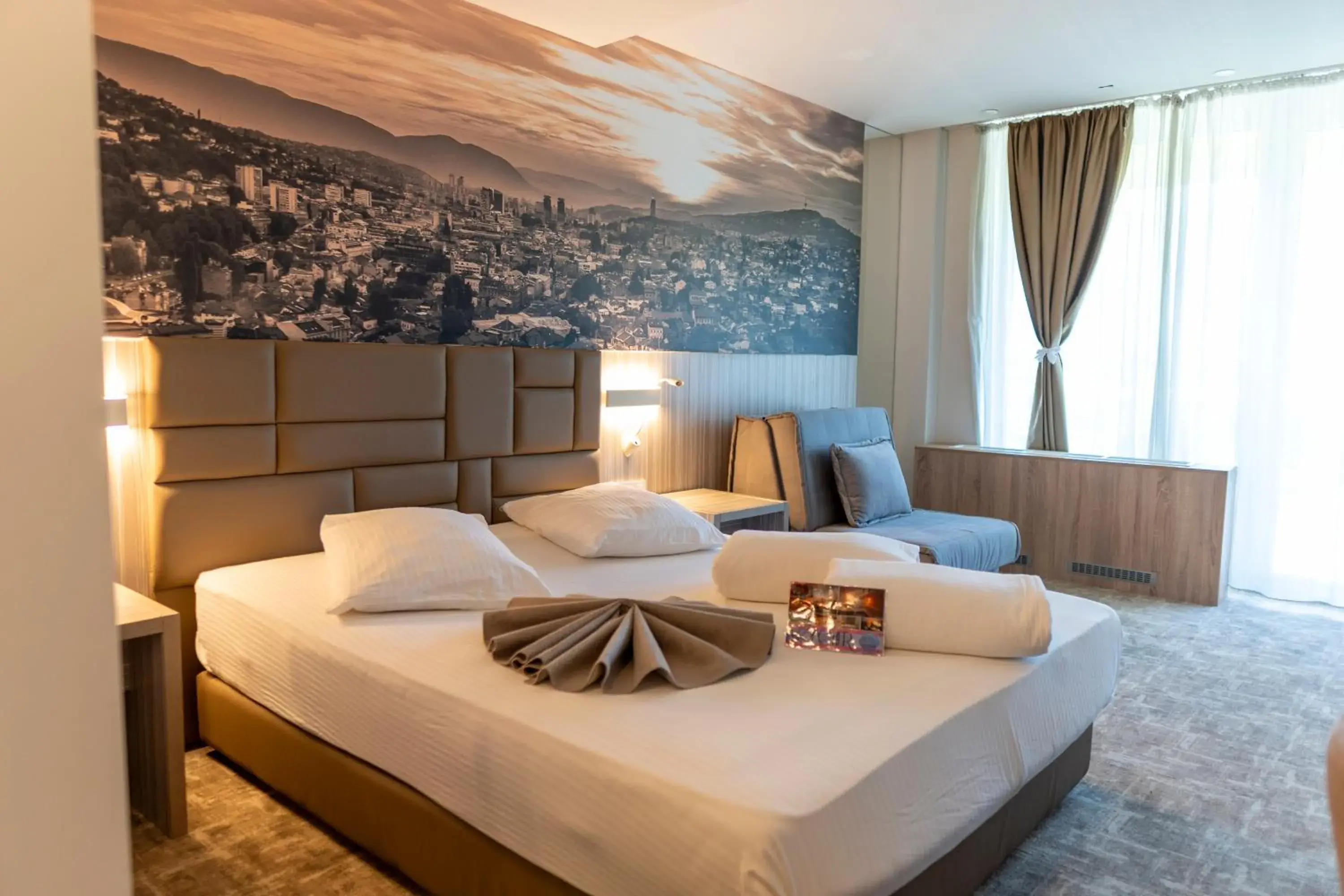 Property building, Bed in Hollywood Hotel Property building, Bed in Hollywood Hotel