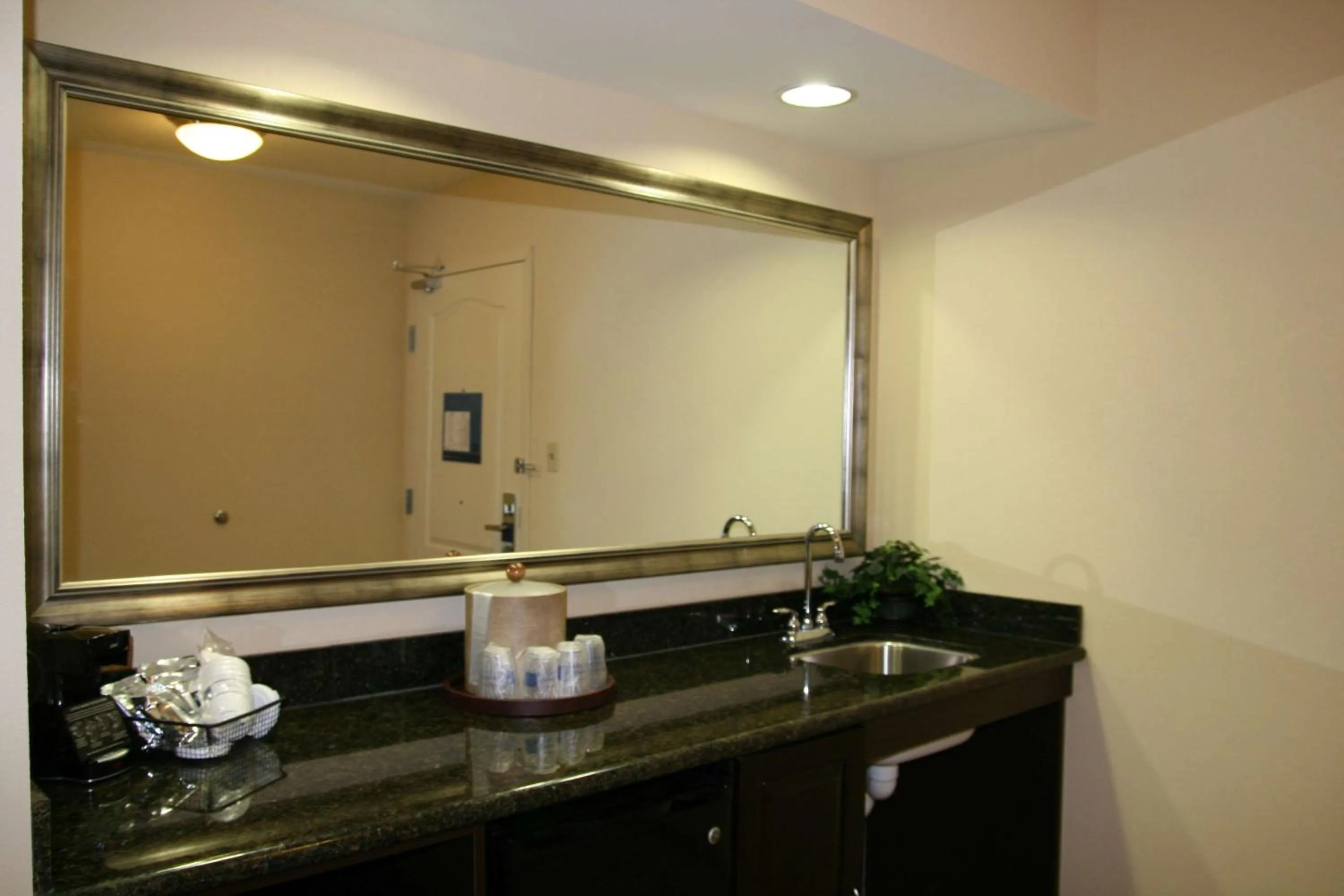 Kitchen or kitchenette in Hampton Inn Alpine