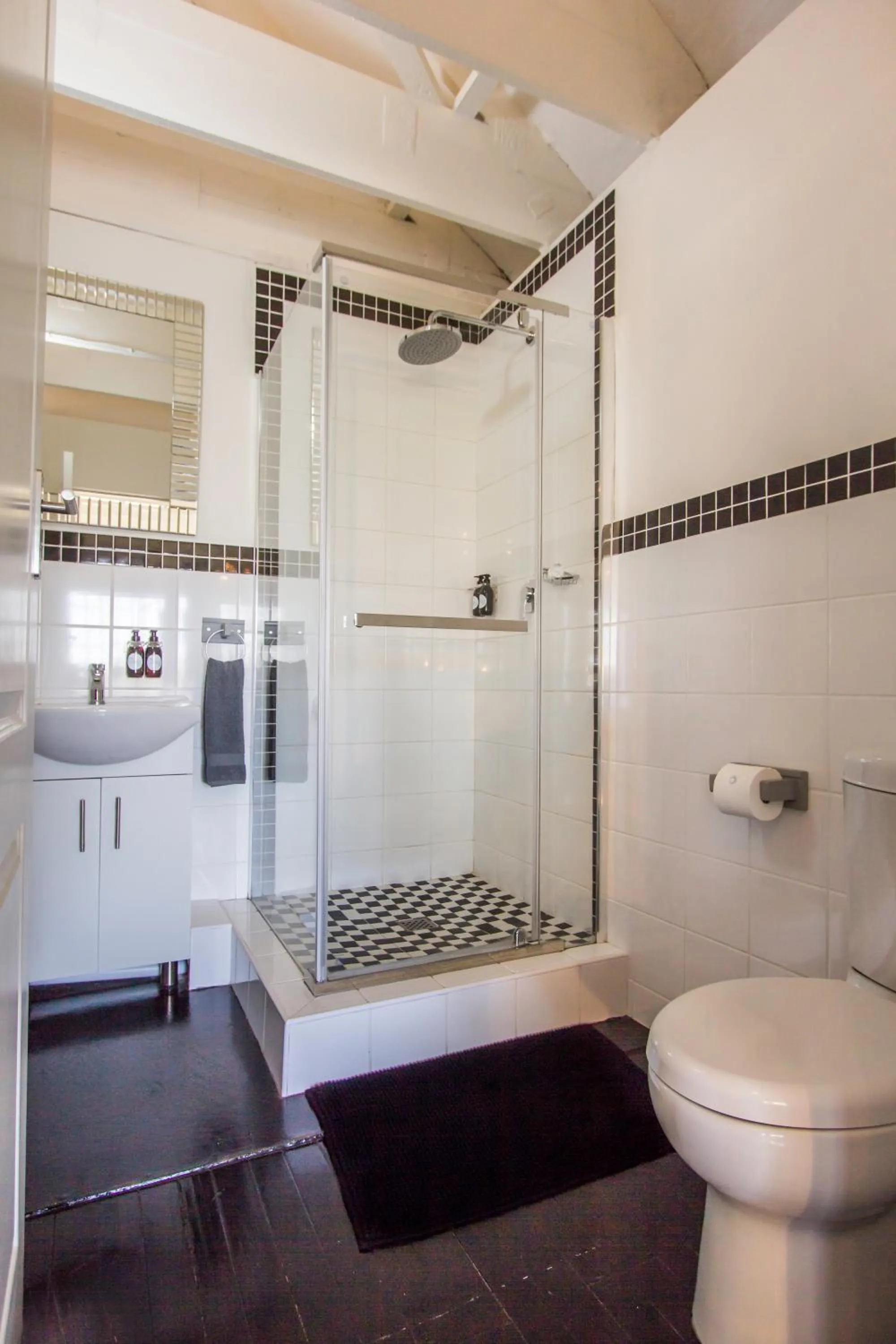 Bathroom in Oliver's Bed and Breakfast