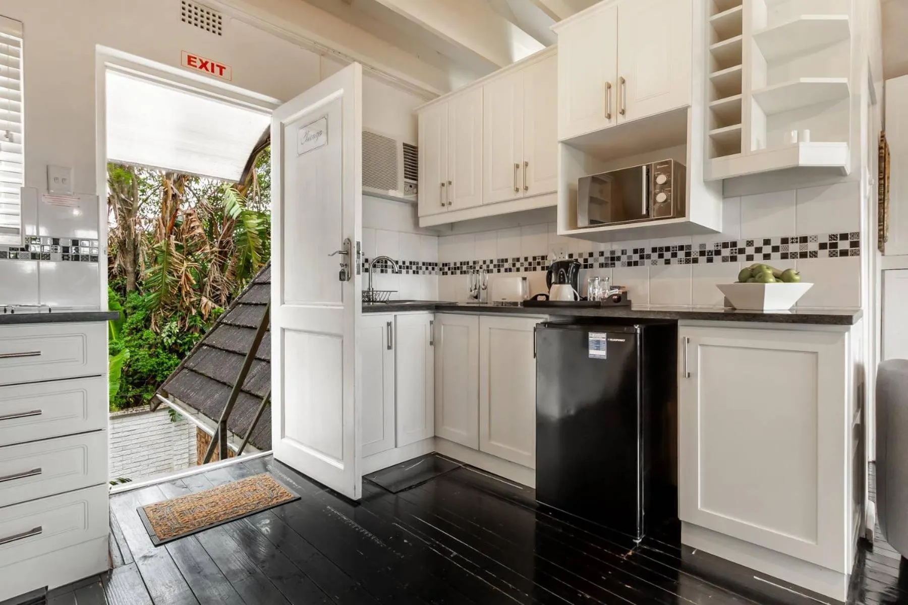 Kitchen or kitchenette in Oliver's Bed and Breakfast