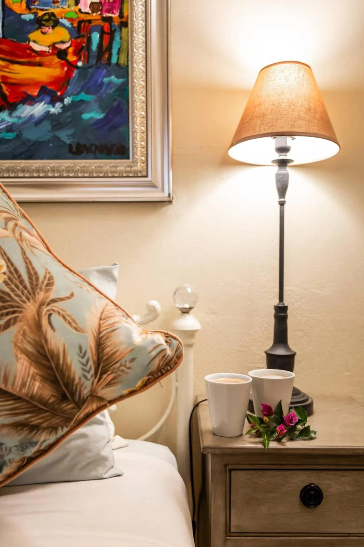 Property building, Bed in Oliver's Bed and Breakfast