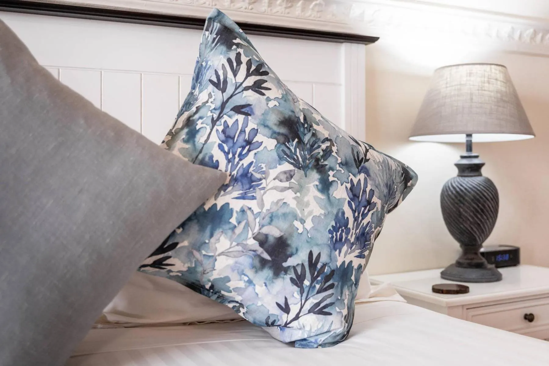 Bed in Oliver's Bed and Breakfast