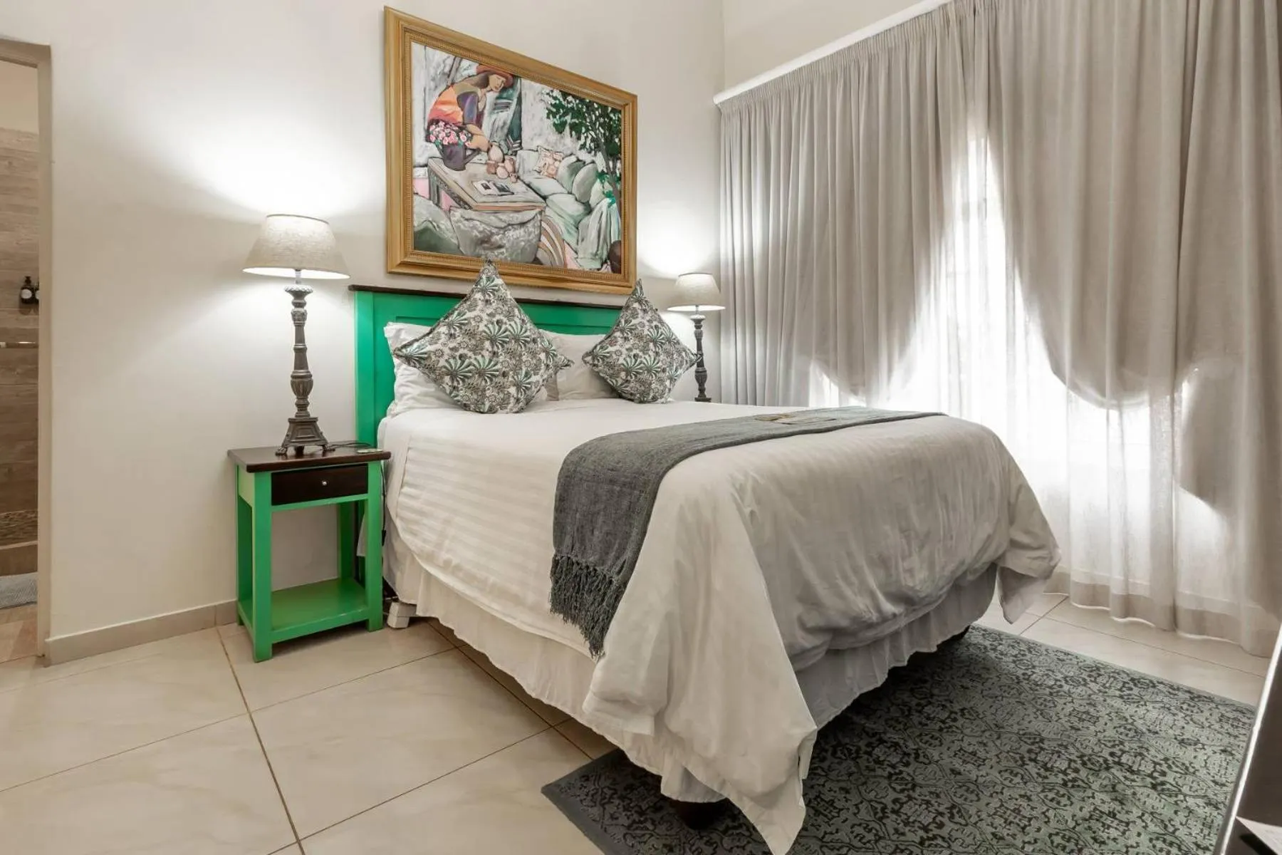 Property building, Bed in Oliver's Bed and Breakfast