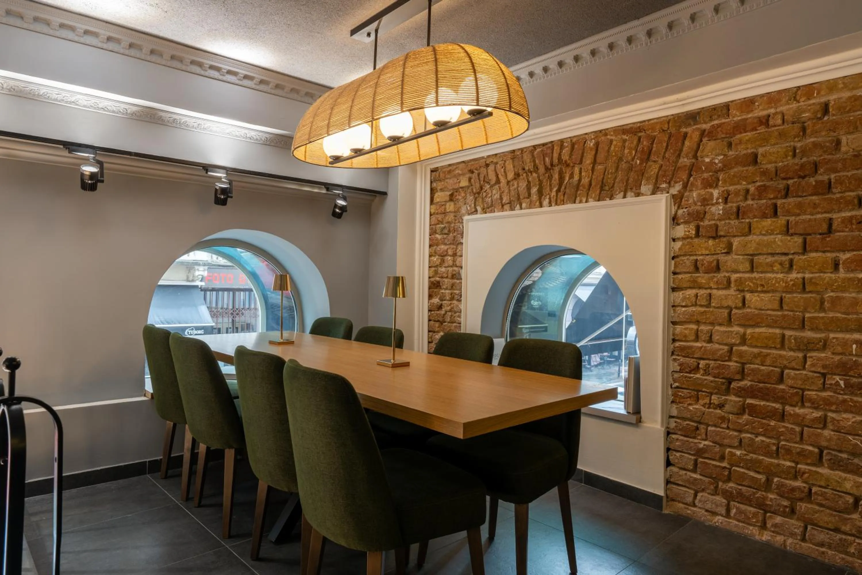 Restaurant/places to eat in Hotel Astra