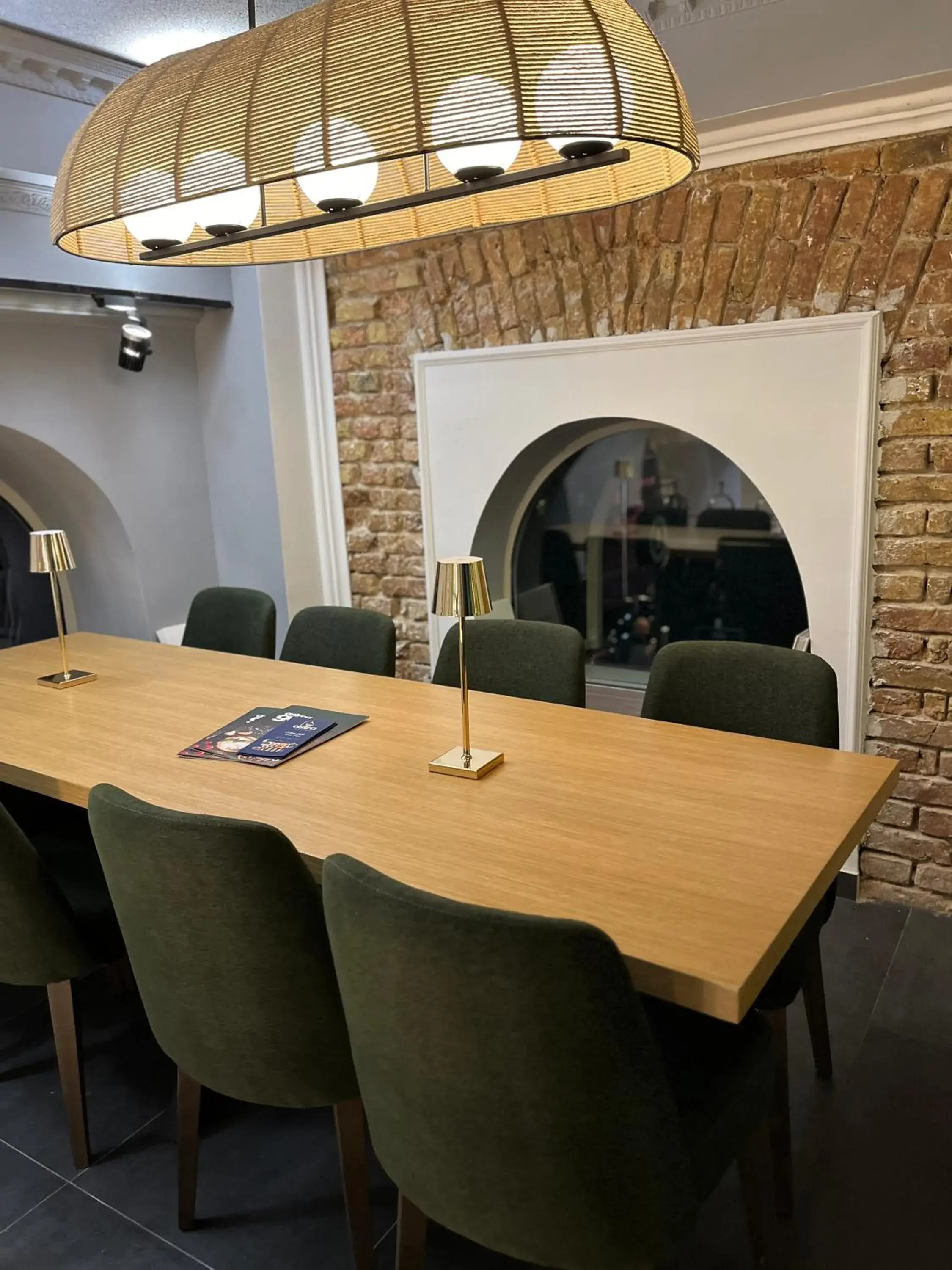 Restaurant/places to eat in Hotel Astra Restaurant/places to eat in Hotel Astra