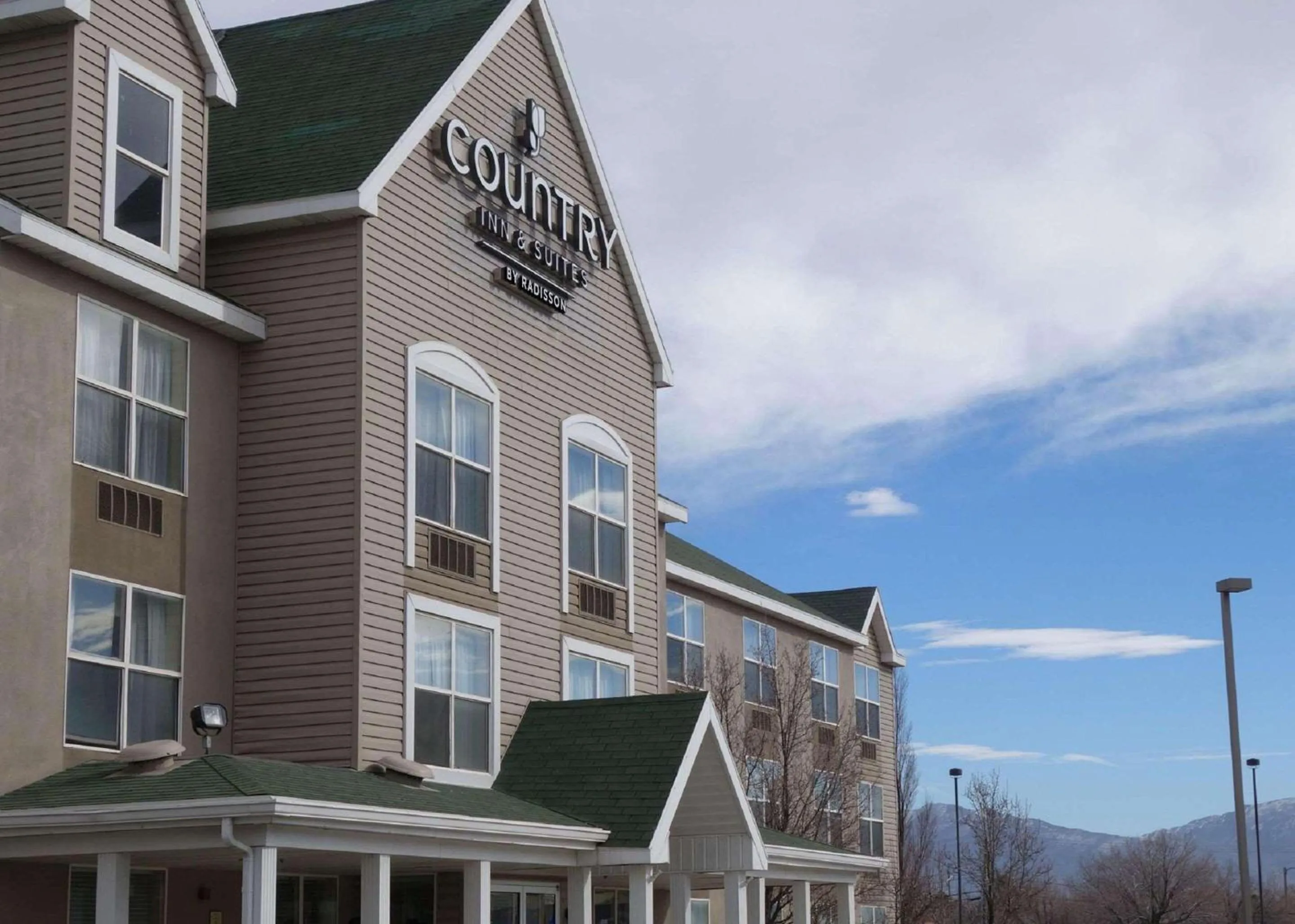 Property building in Country Inn & Suites by Radisson, West Valley City, UT