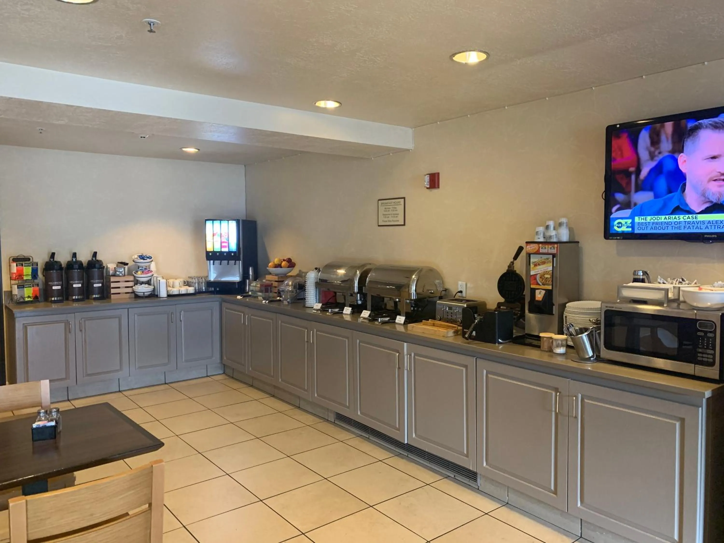 Breakfast in Country Inn & Suites by Radisson, West Valley City, UT