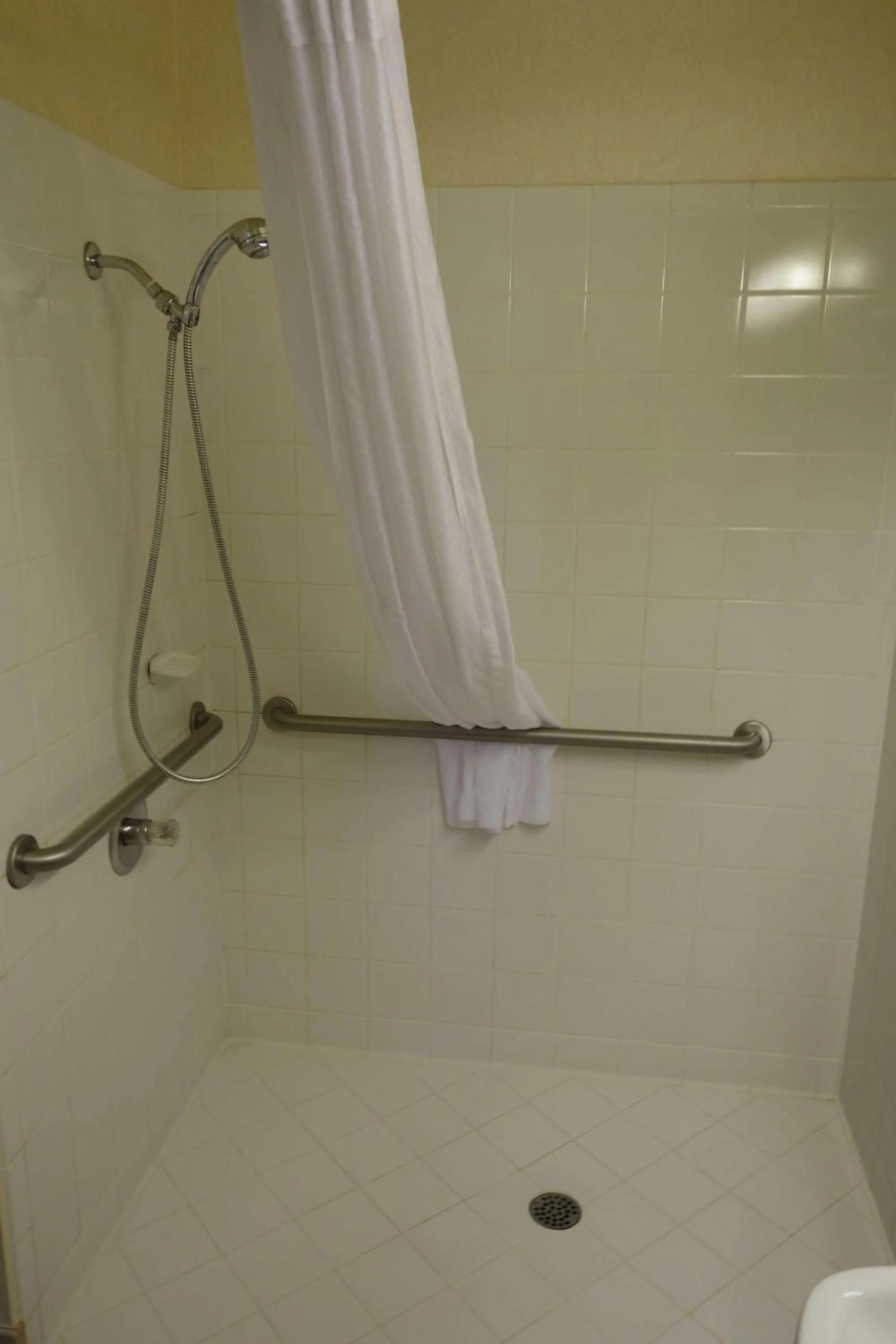 Bedroom in Country Inn & Suites by Radisson, West Valley City, UT